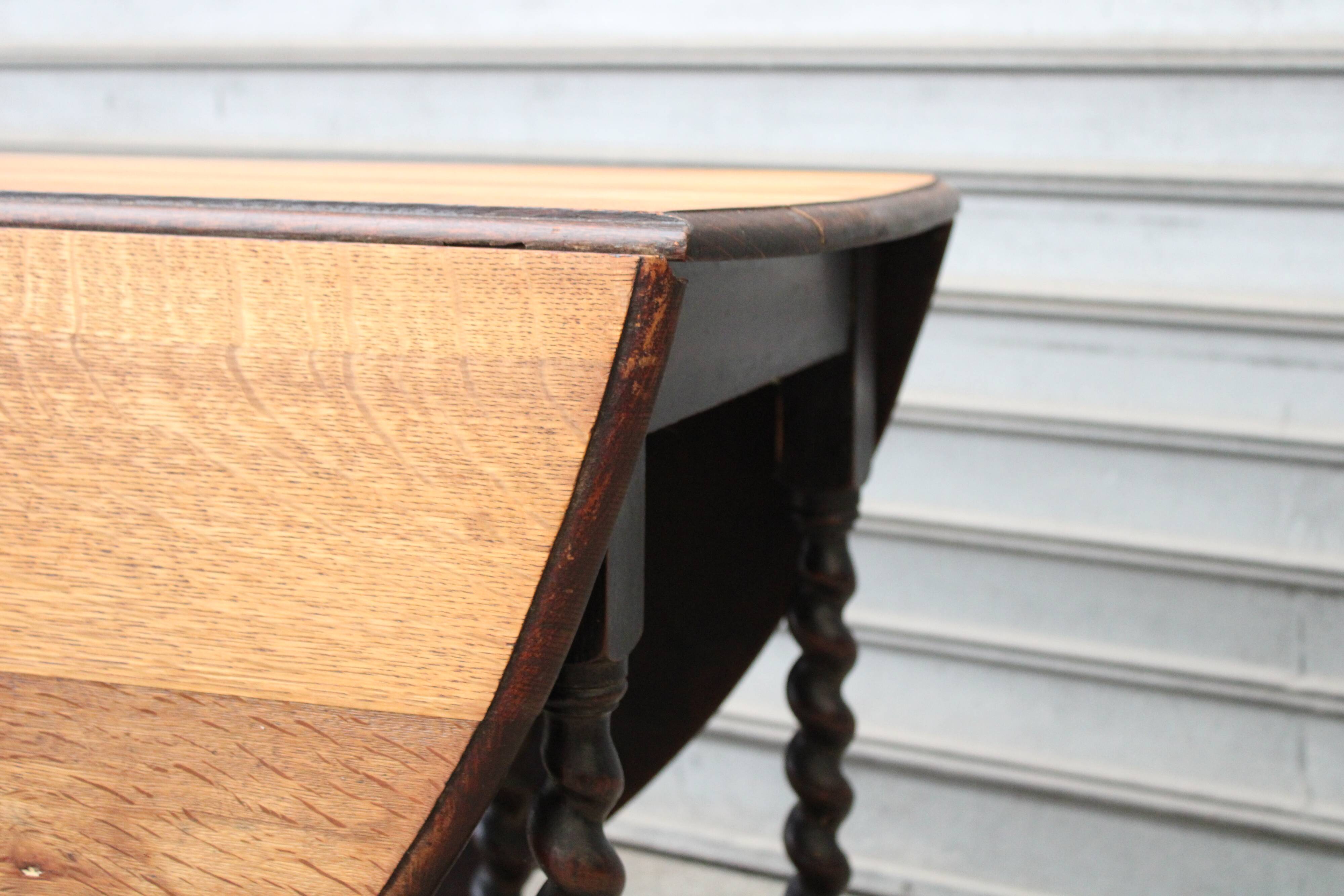 oval folding table