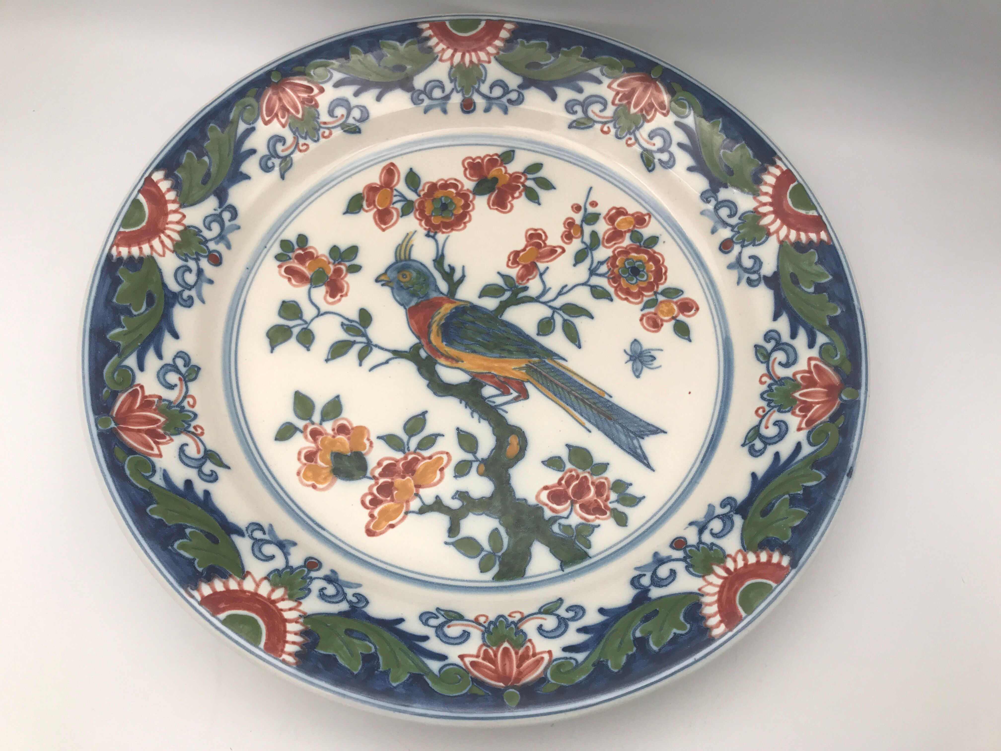 Wall plate in earthenware decorated with painting of flowers and bird 28 cm