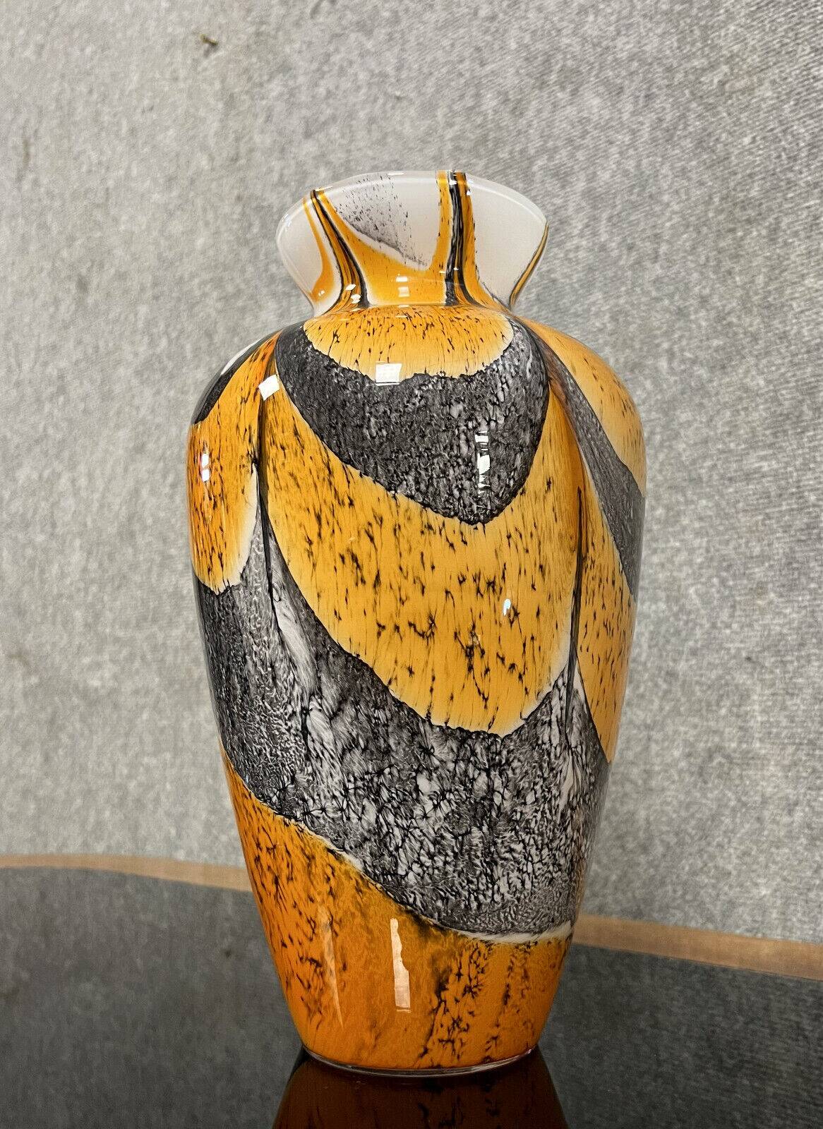 Murano: vintage vase from the 1970s in opaline glass