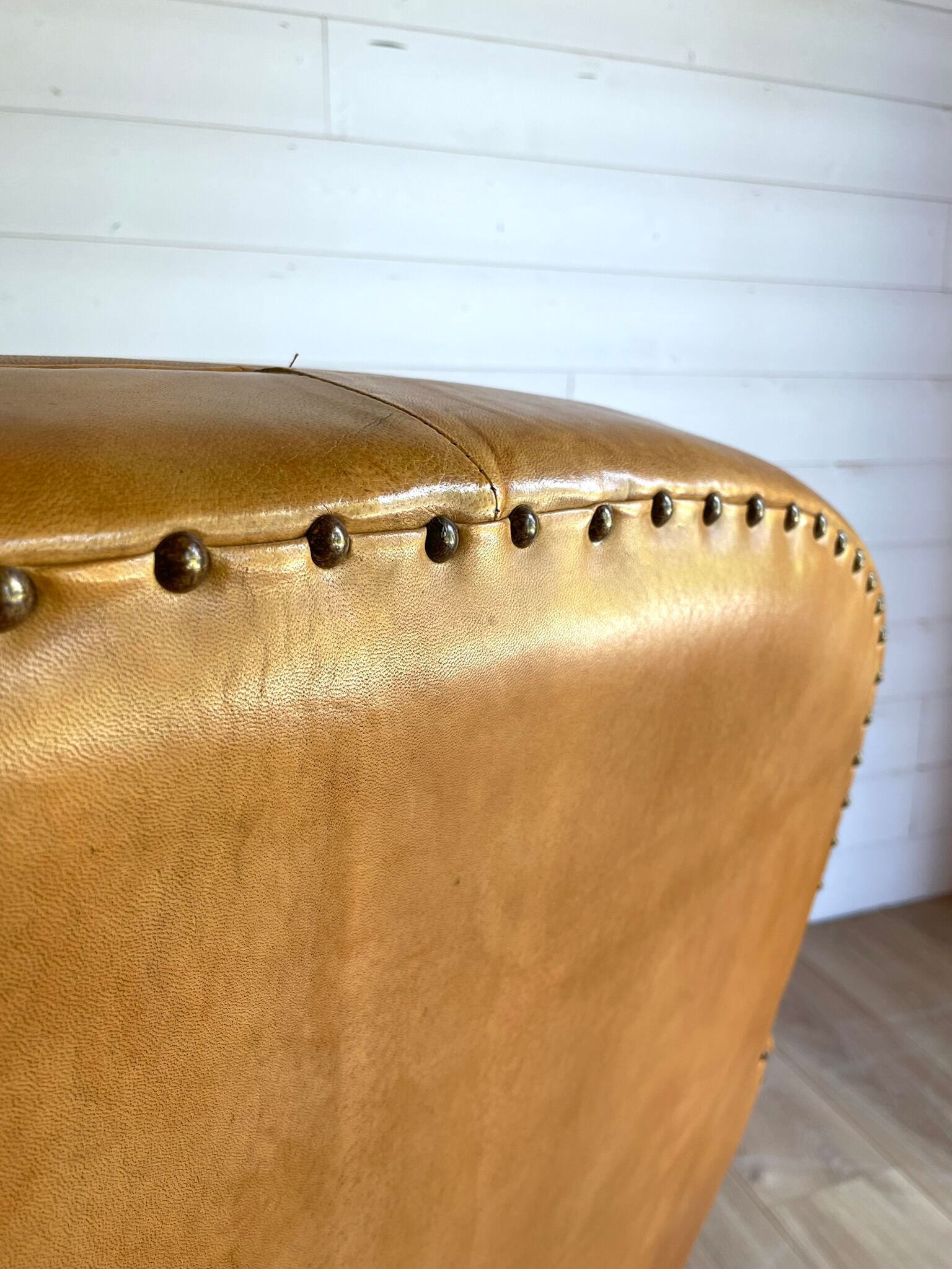 Authentic Club Lounge Set (Sofa + 1 Armchair) in Basane Leather