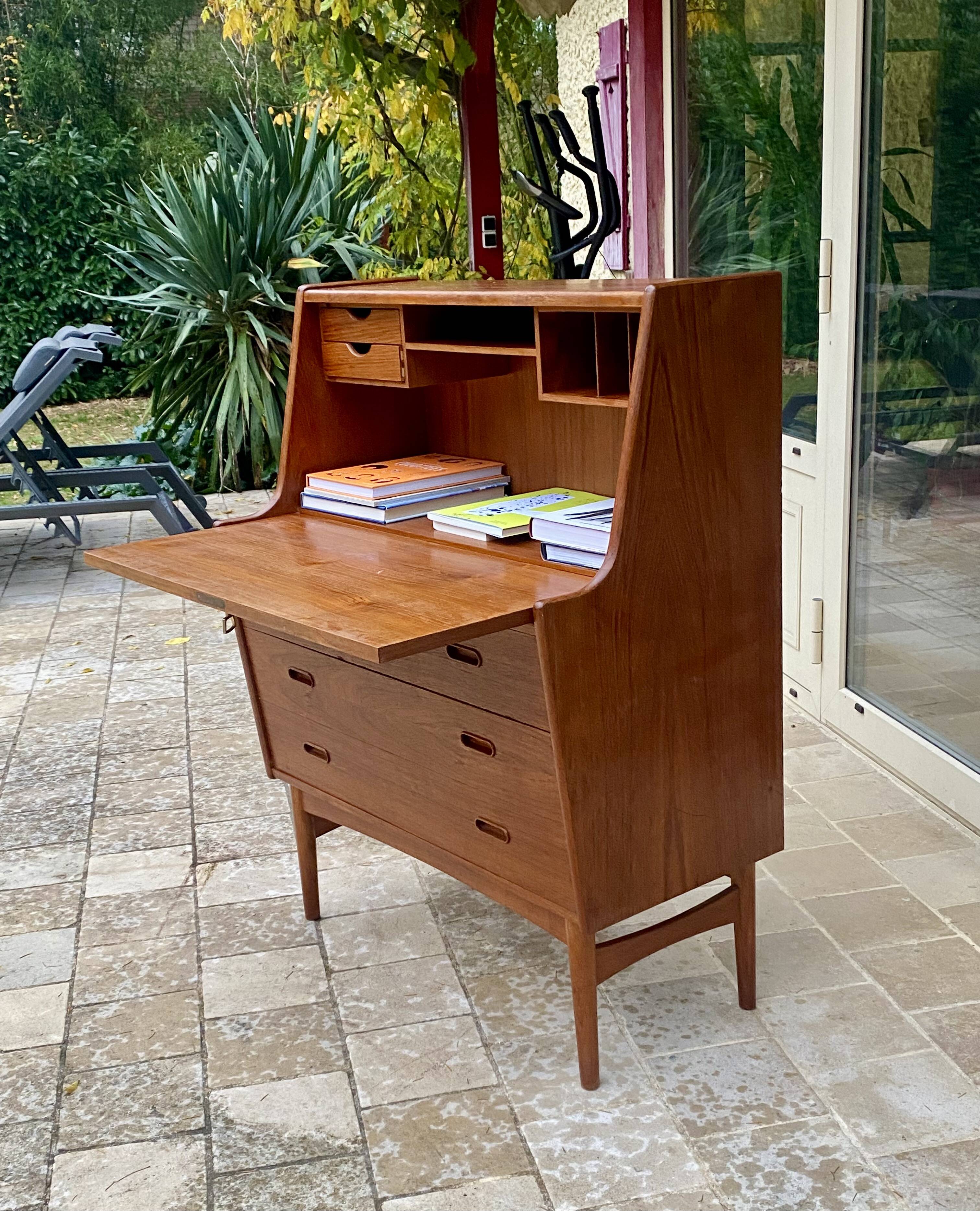 Danish secretary/desk model 37 by Arne Wahl Iversen for Vinde Møbe