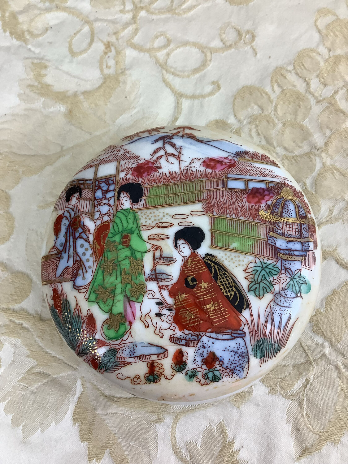 Antique Japanese porcelain bonbonnière