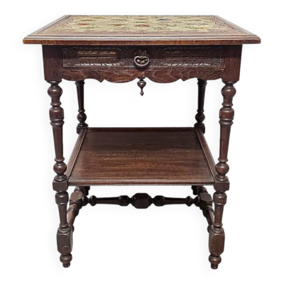 Table d'appoint ancienne en chêne français avec plateau brodé, fin des années 1800