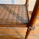 Table d’appoint en bois simulant le bambou d’époque colonial