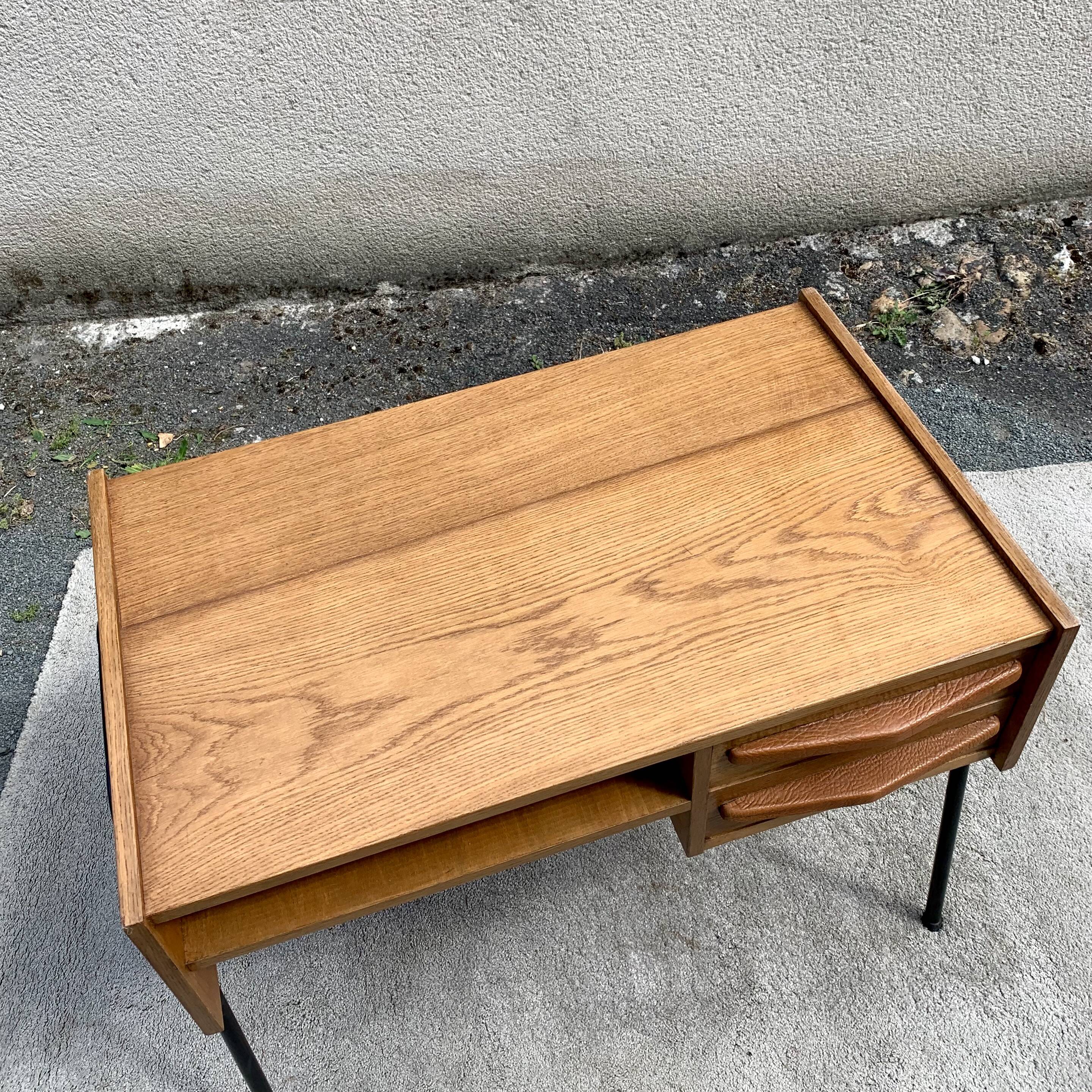 2-drawer, 1-compartment desk from 1950