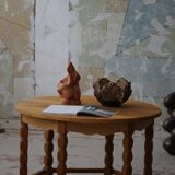 Round modern Danish brutalist coffee table/sofa in solid oak, 1960s.