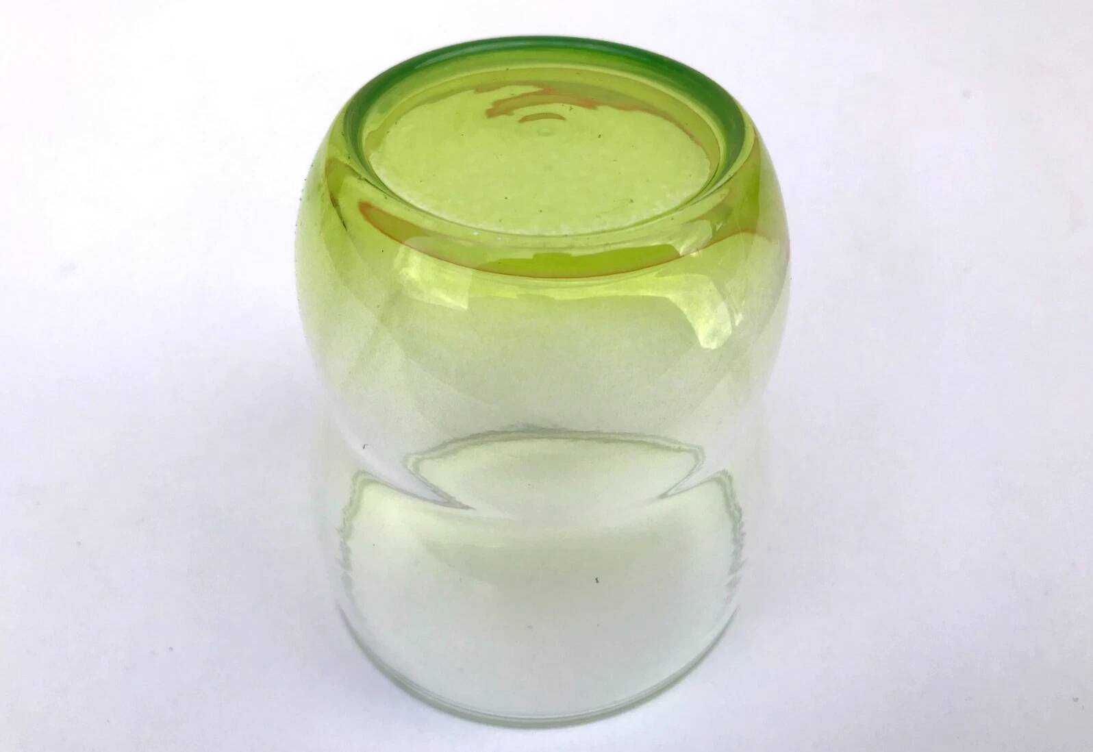 2 verres anciens  Verre coloré transparent