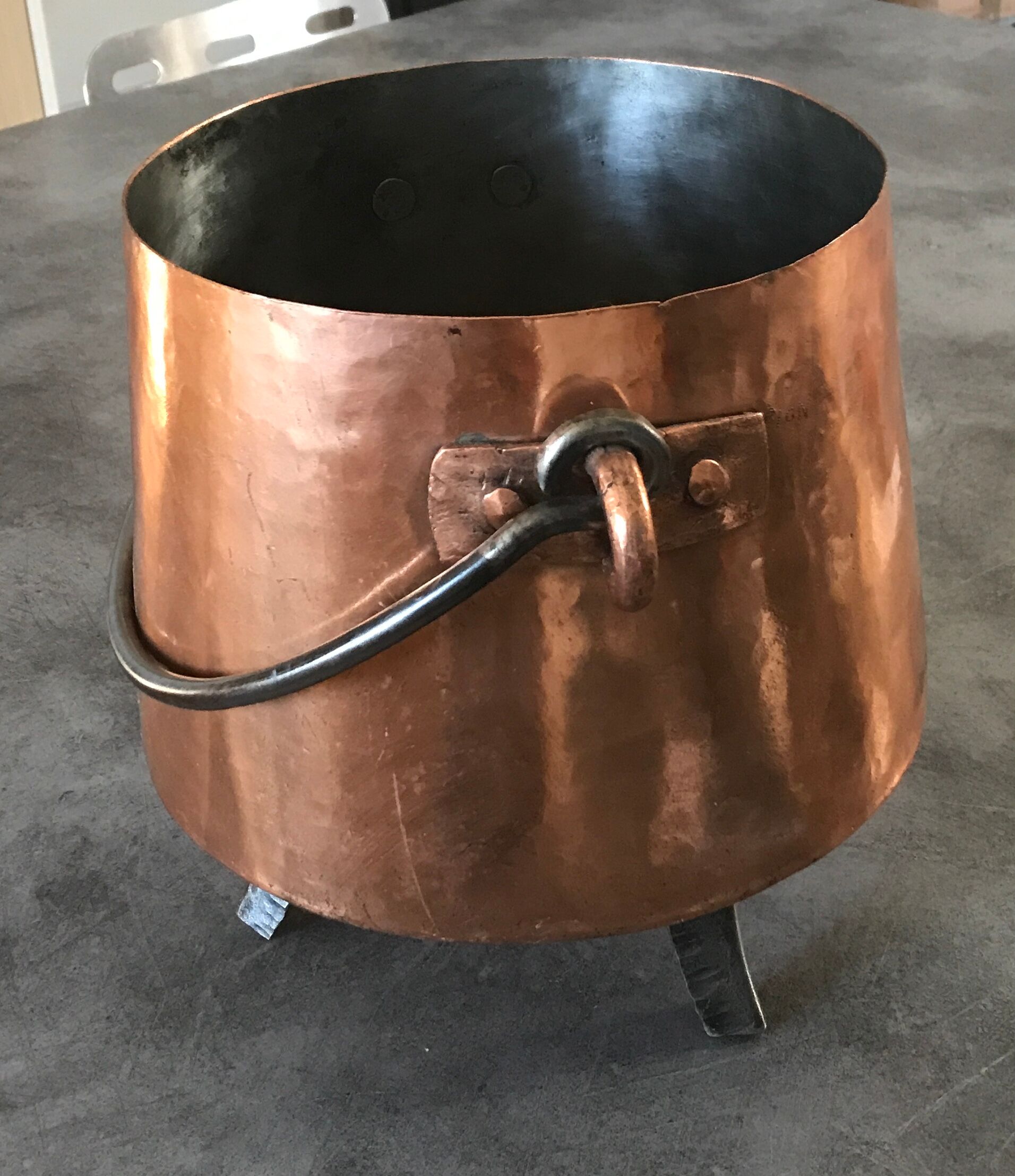 Cauldron with tinned copper pot handle and support 3 feet - 25.5 cm