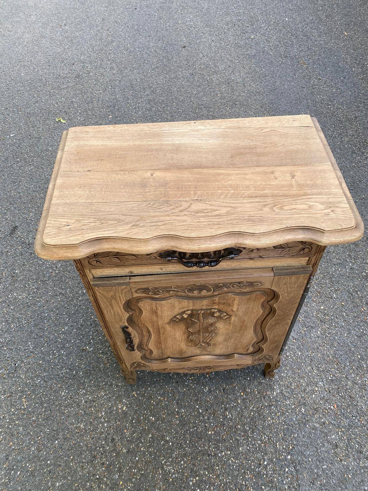 Louis XV chest of drawers renovated in solid raw oak wood, 18th century