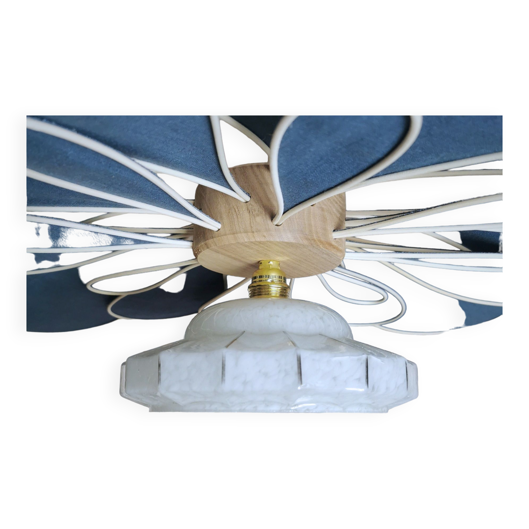 Flower suspension in linen, rattan and vintage old globe