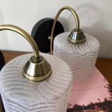 Paire d'appliques murales col de cygne en laiton et tulipe en verre blanc