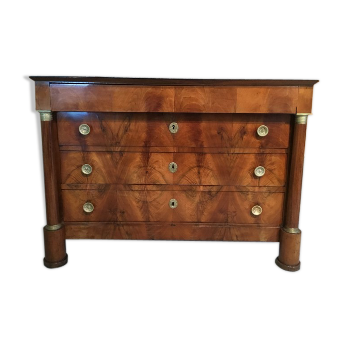 Empire dresser