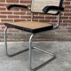 Chaise Cesca B64 avec accoudoirs by Marcel Breuer Design en noir