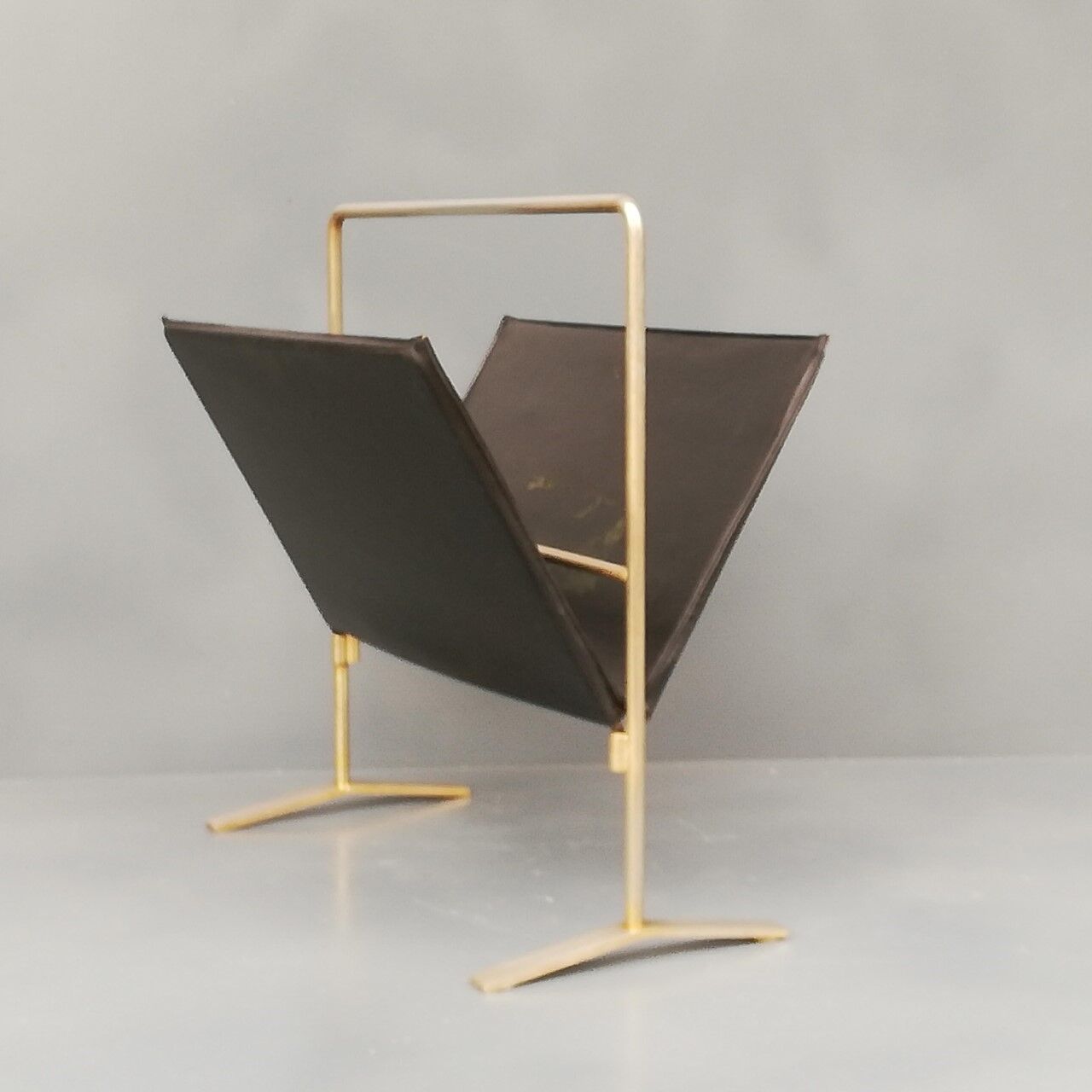 Magazine holder 60s in metal and imitation leather