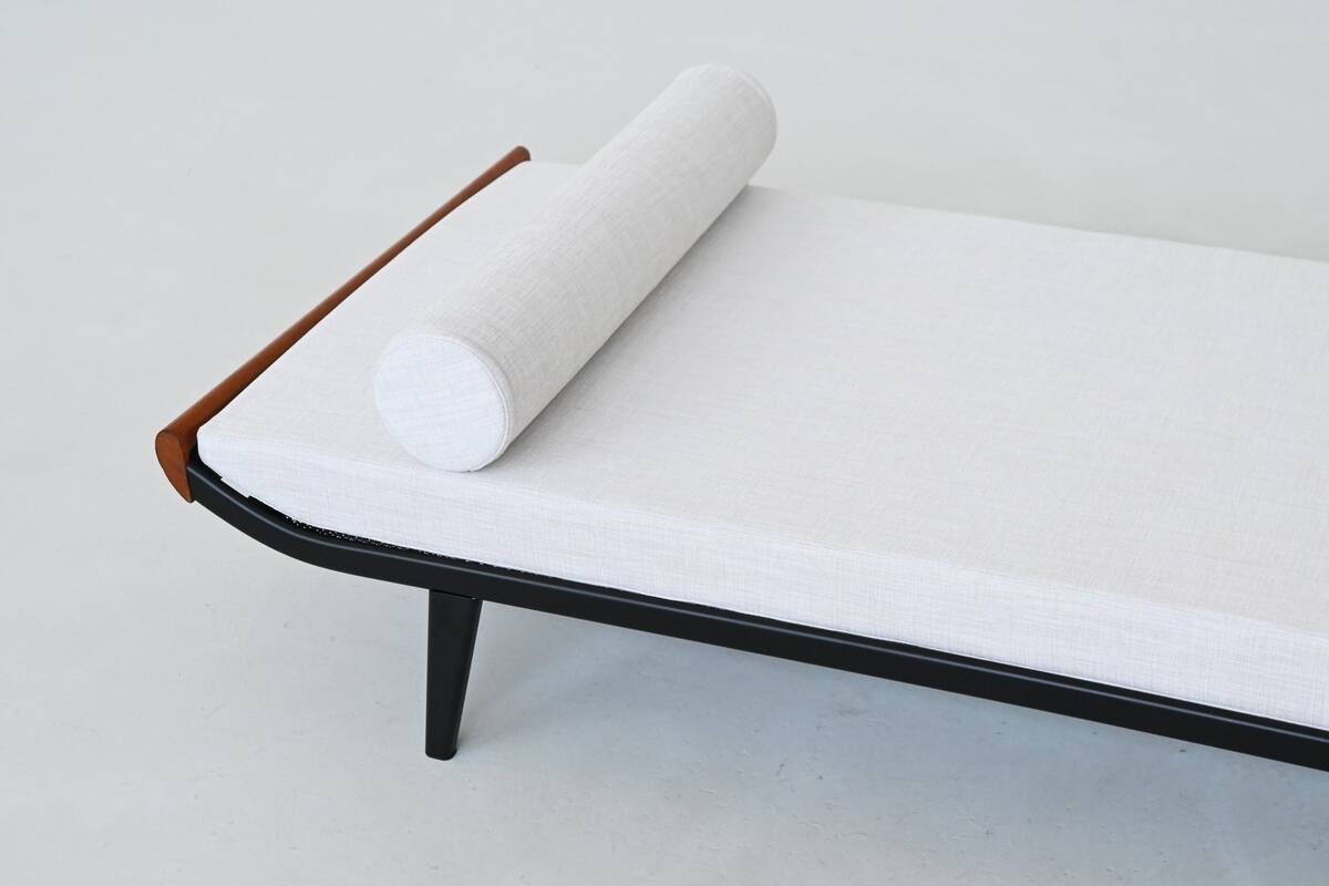 Dick Cordemeijer Cleopatra daybed white fabric Auping Netherlands 1954