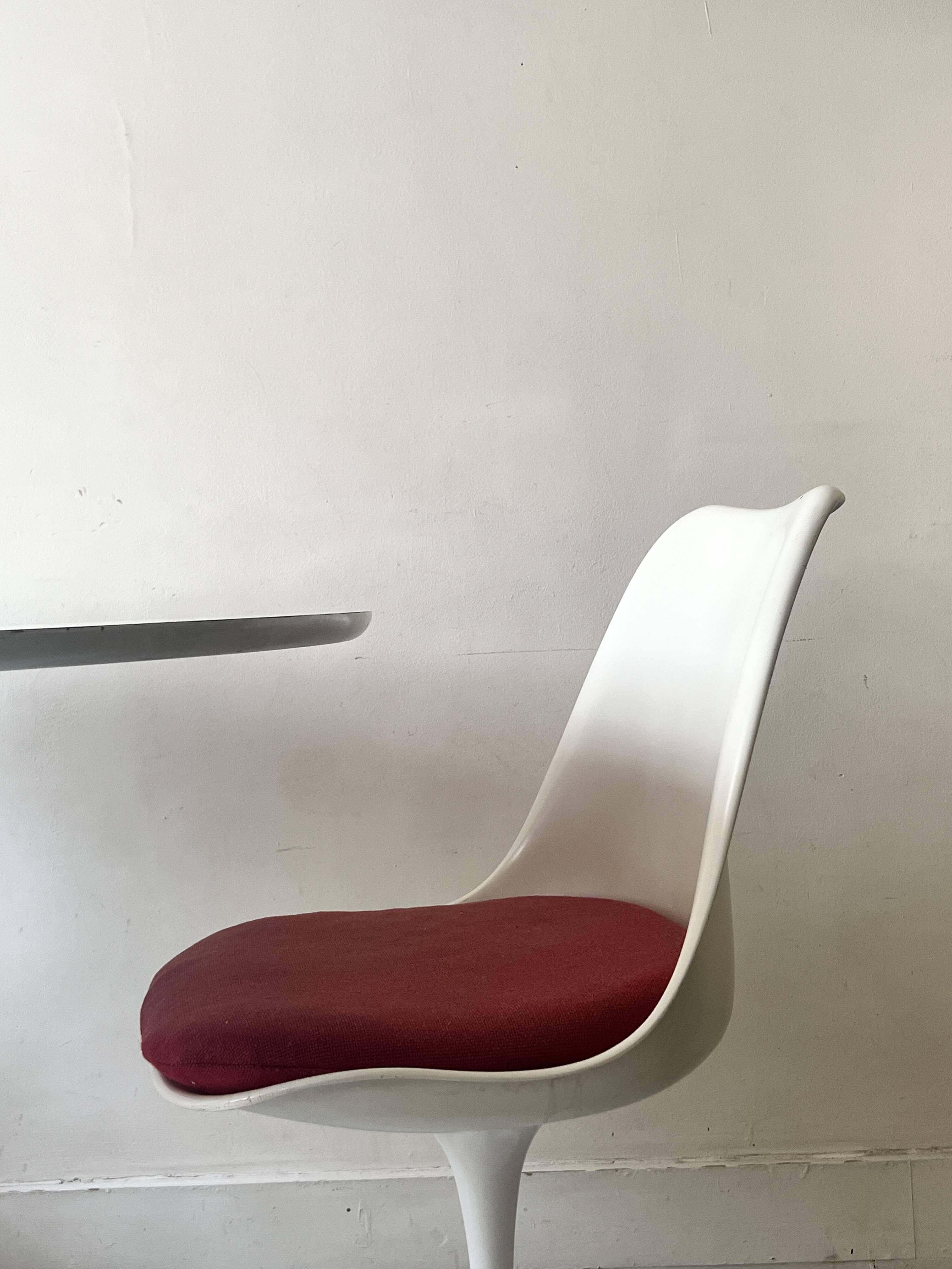 Tulip chair Eero Saarinen signed Knoll International, design 1970
