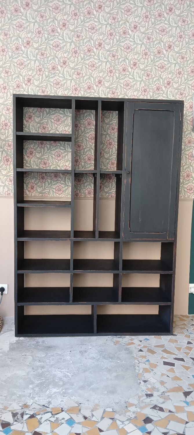 Cabinet with lockers
