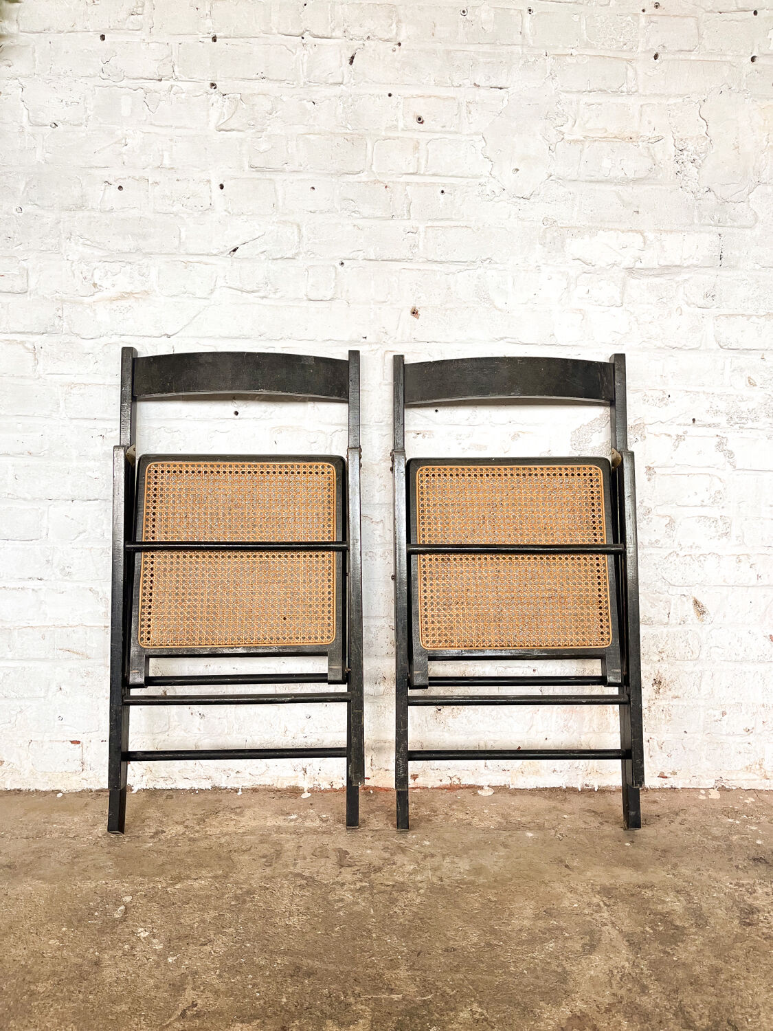 Ancienne paire de chaises pliantes cannage