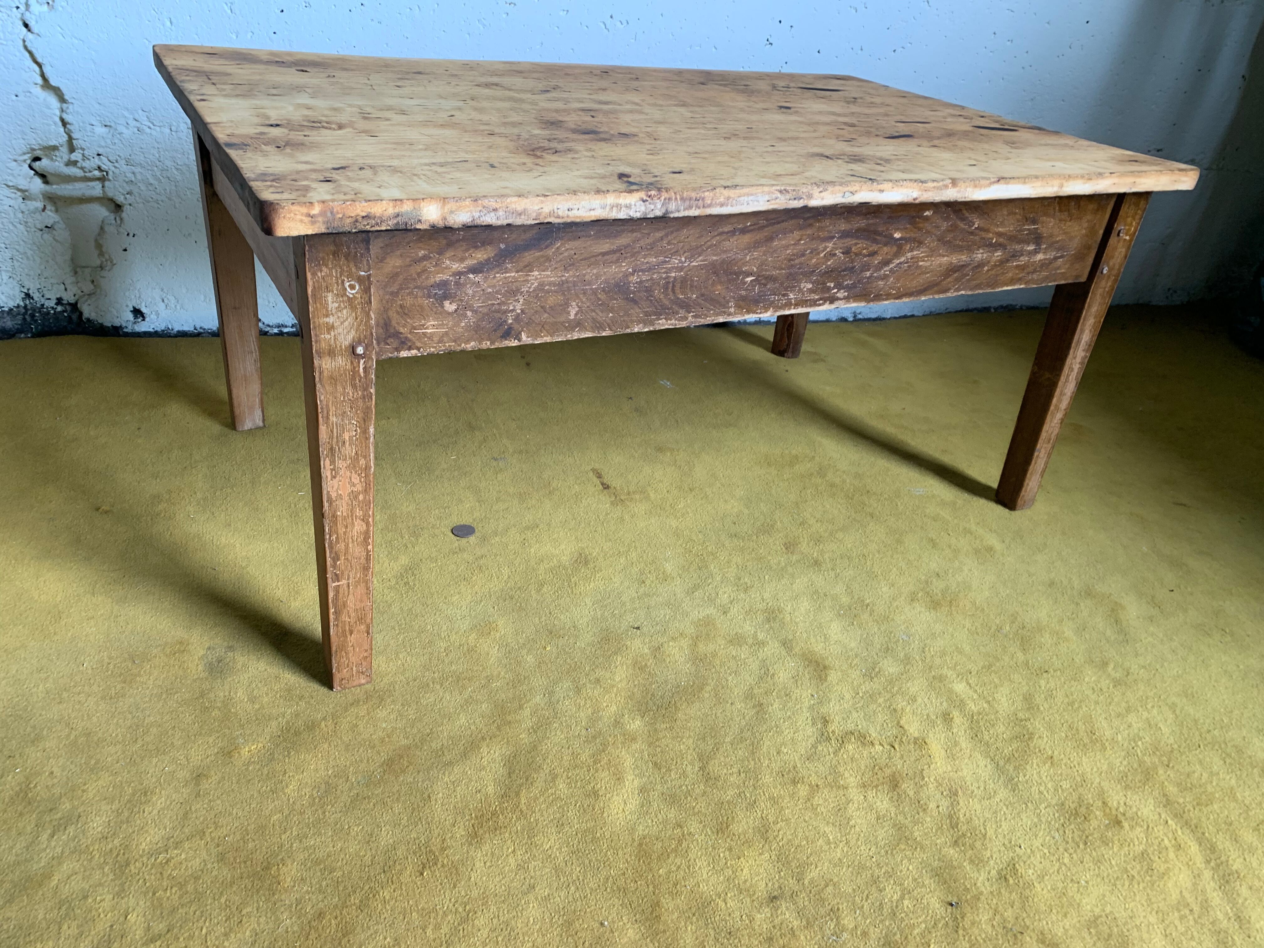 Raw tray coffee table