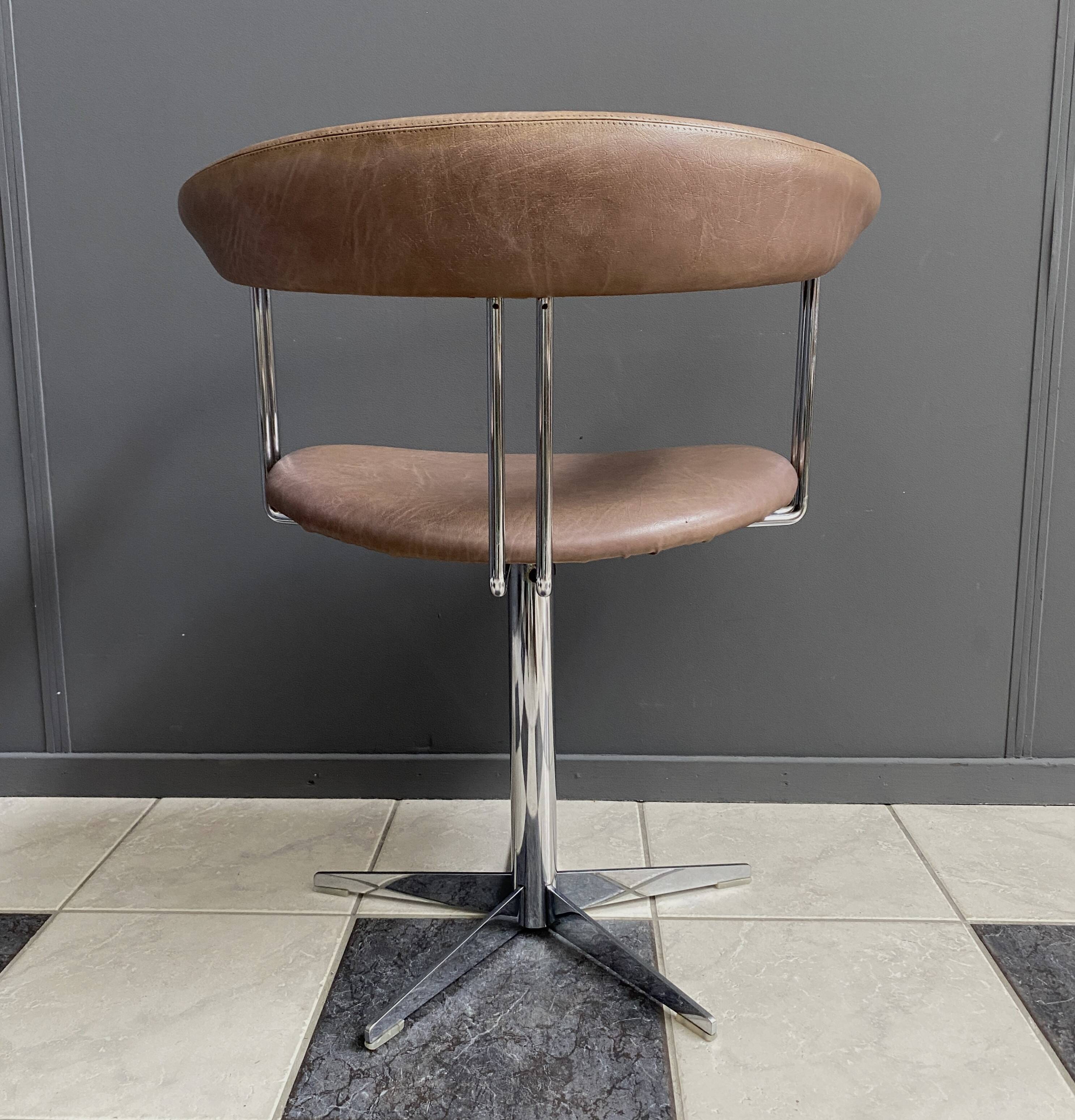 4 chaises pivotantes style Borje Johansen, années 1970