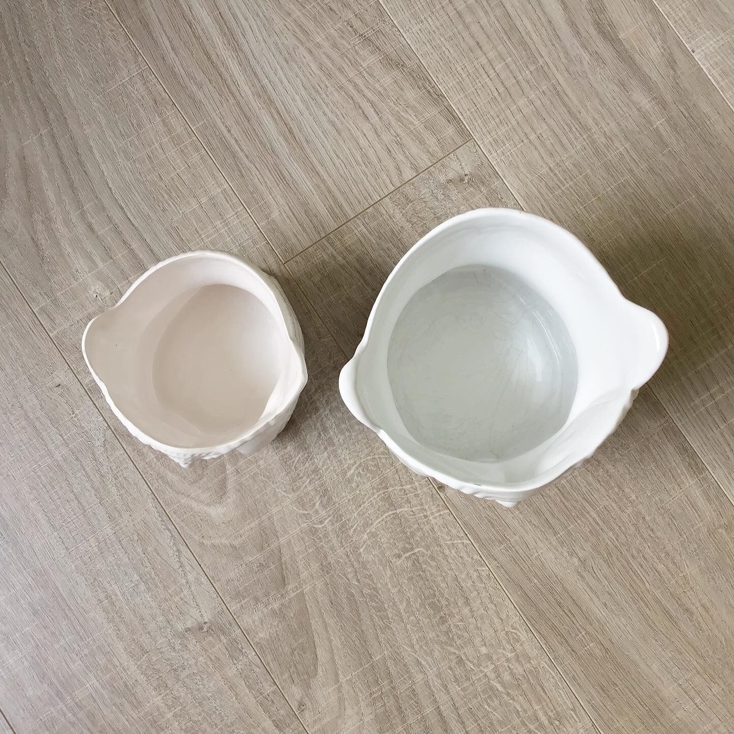 Set of 2 cache white owl pots in vintage ceramic