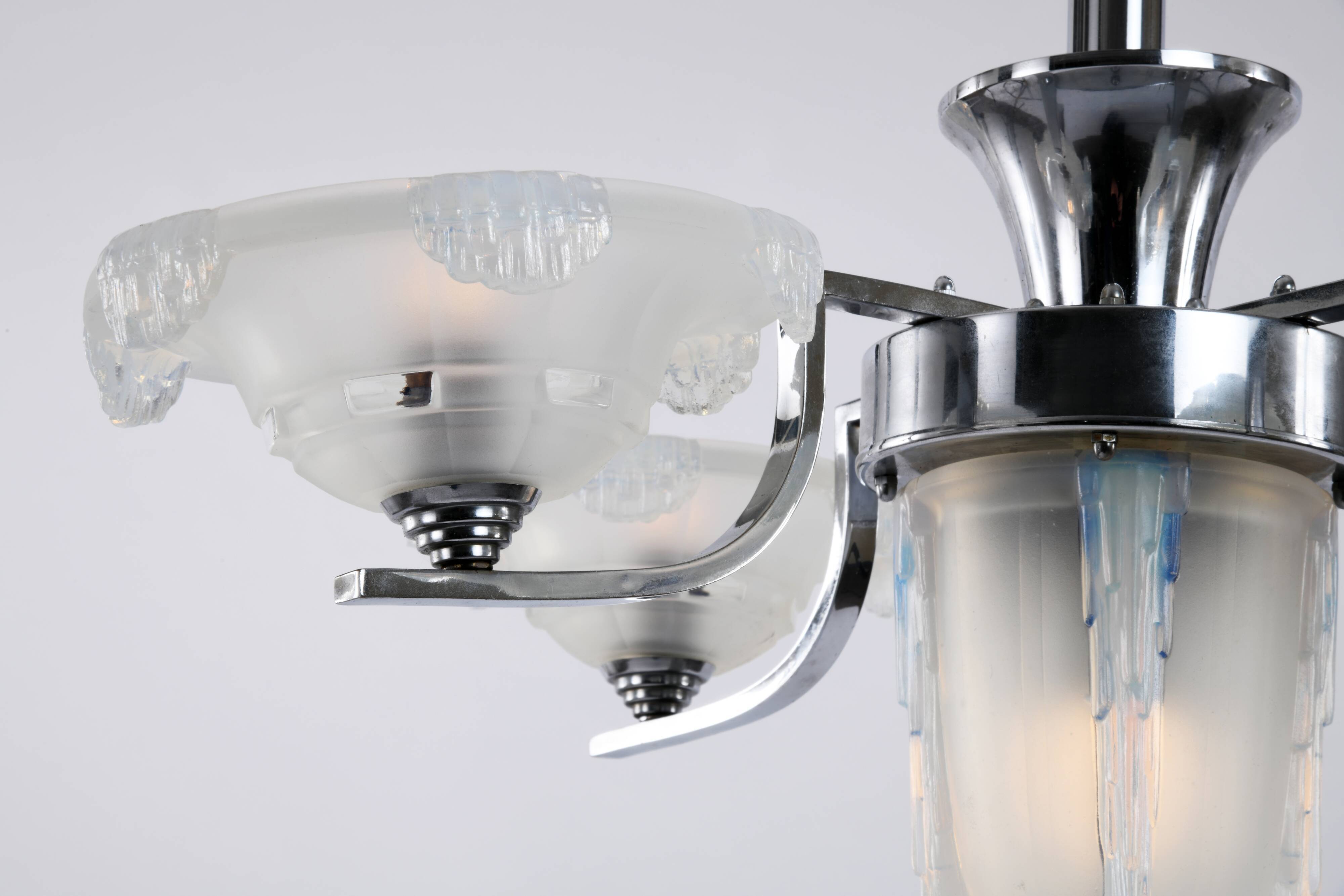 Lustre art déco en chrome et verre opalescent