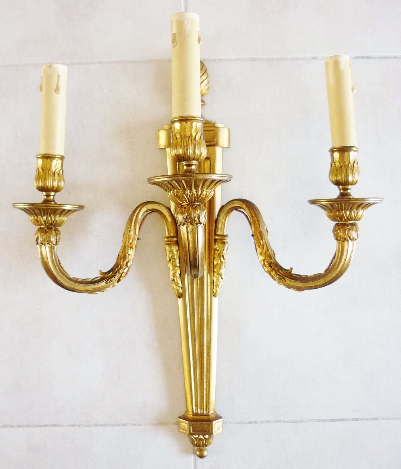 Huge wall lamp in gilded bronze Louis XVI style, three branches, late nineteenth