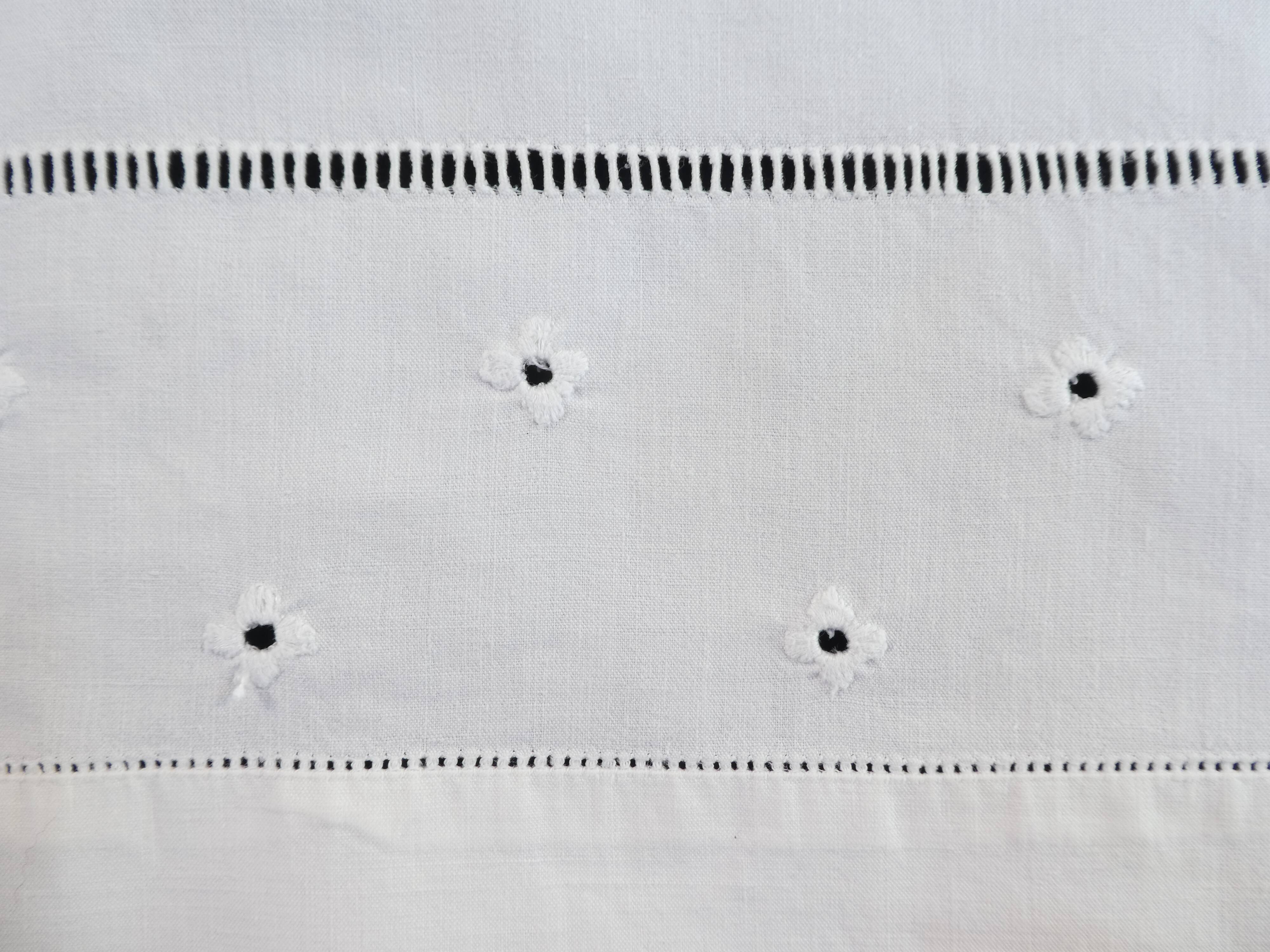 Old Cloth Metis 190 x 300 Day Scale Embroidery Monogram AD