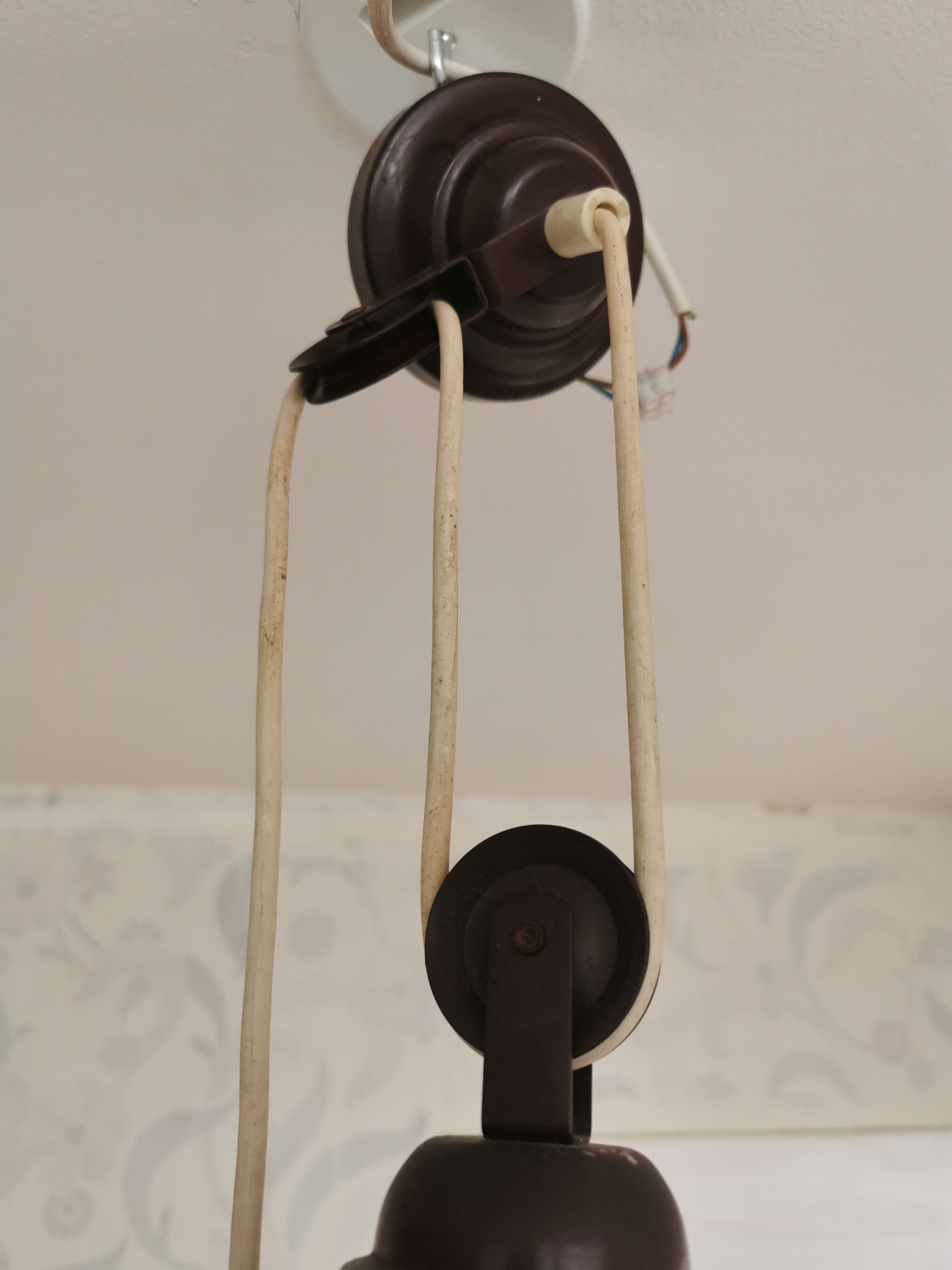 Vintage pulley suspension