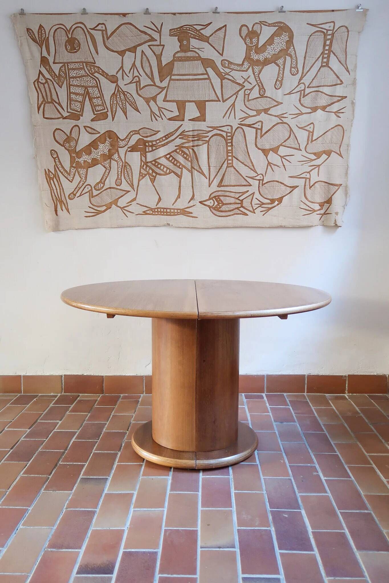 Round table with a central pedestal, light wood, 1990s.