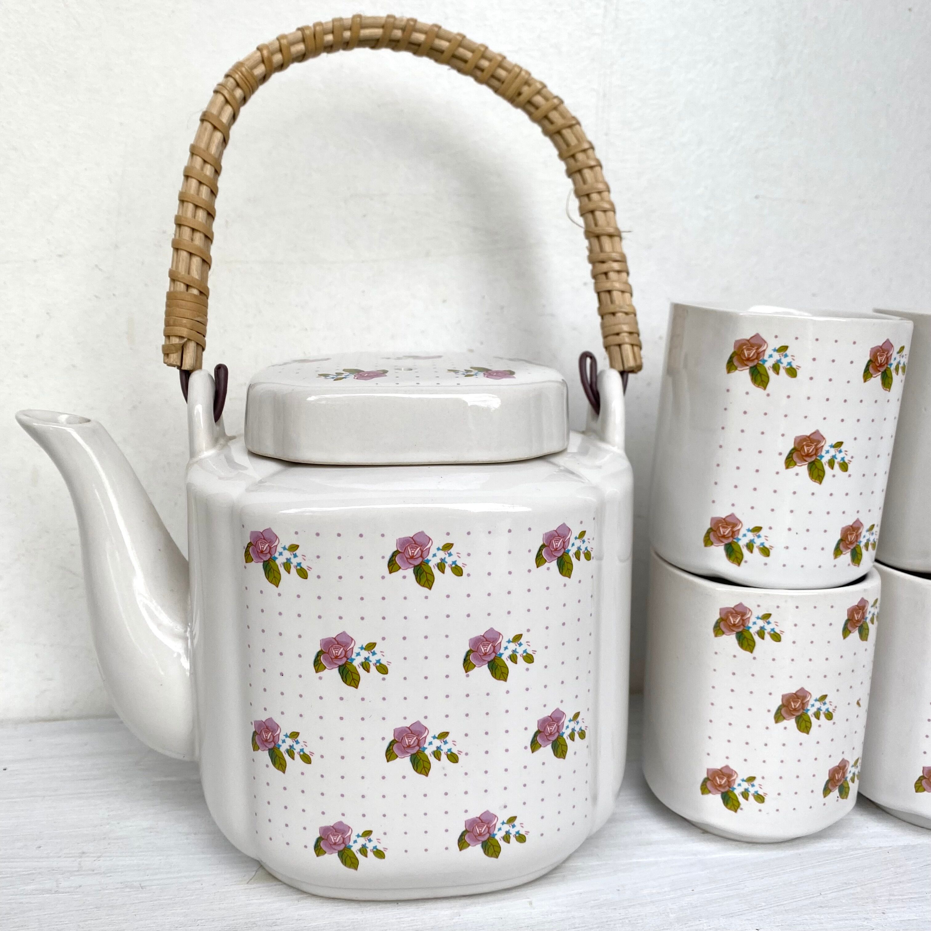 Vintage teapot and cups