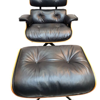 International furniture lounge chair by Charles and Ray Eames