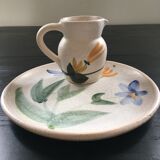Flat plate and pitcher floral decoration