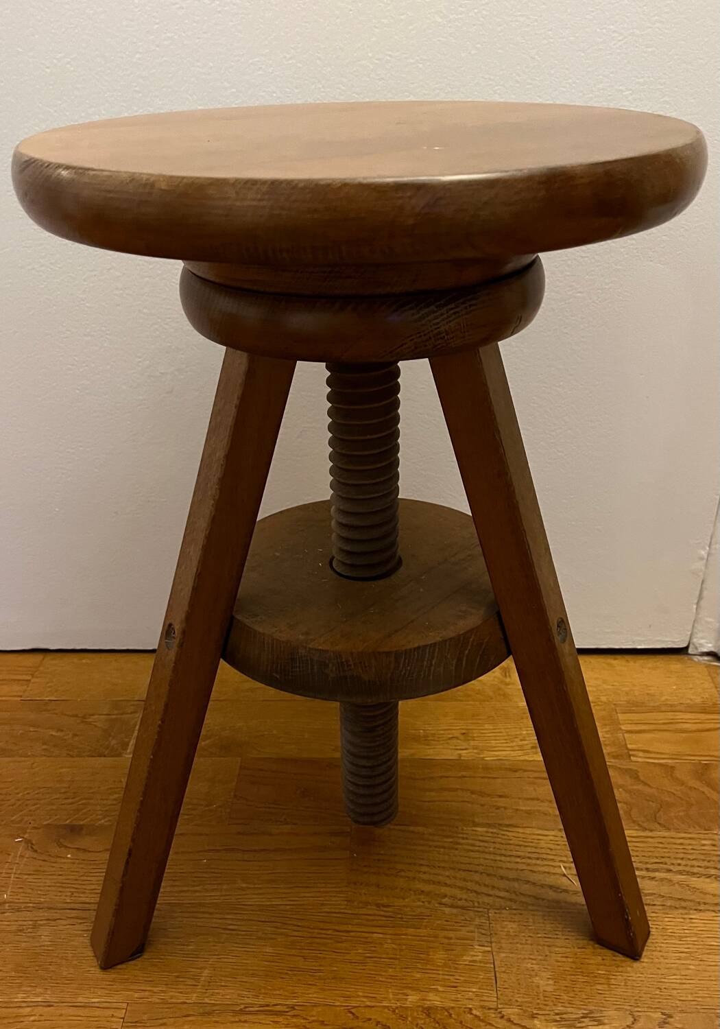 Screw stool