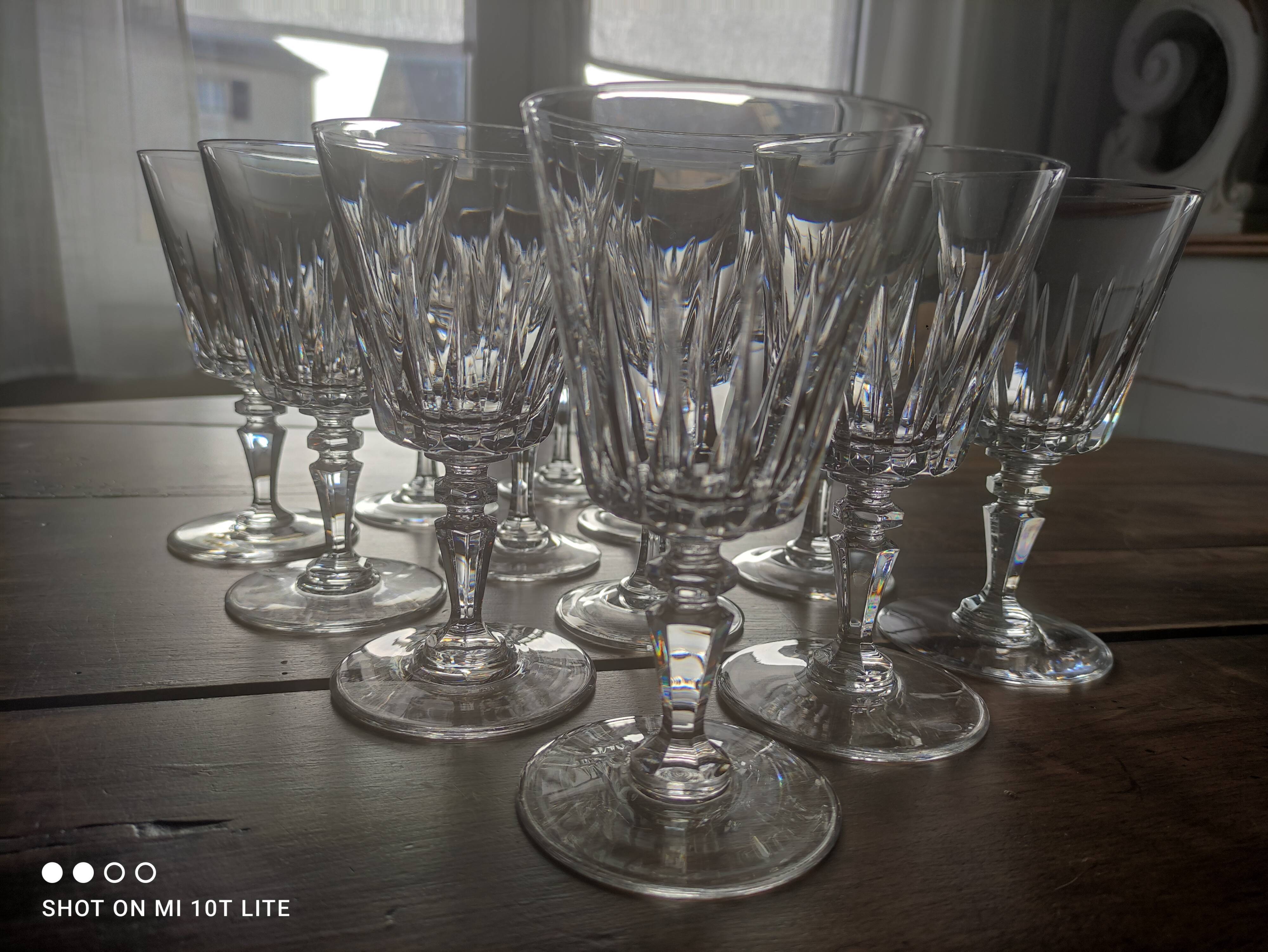 Set of 12 white wine glasses in chiseled crystal
