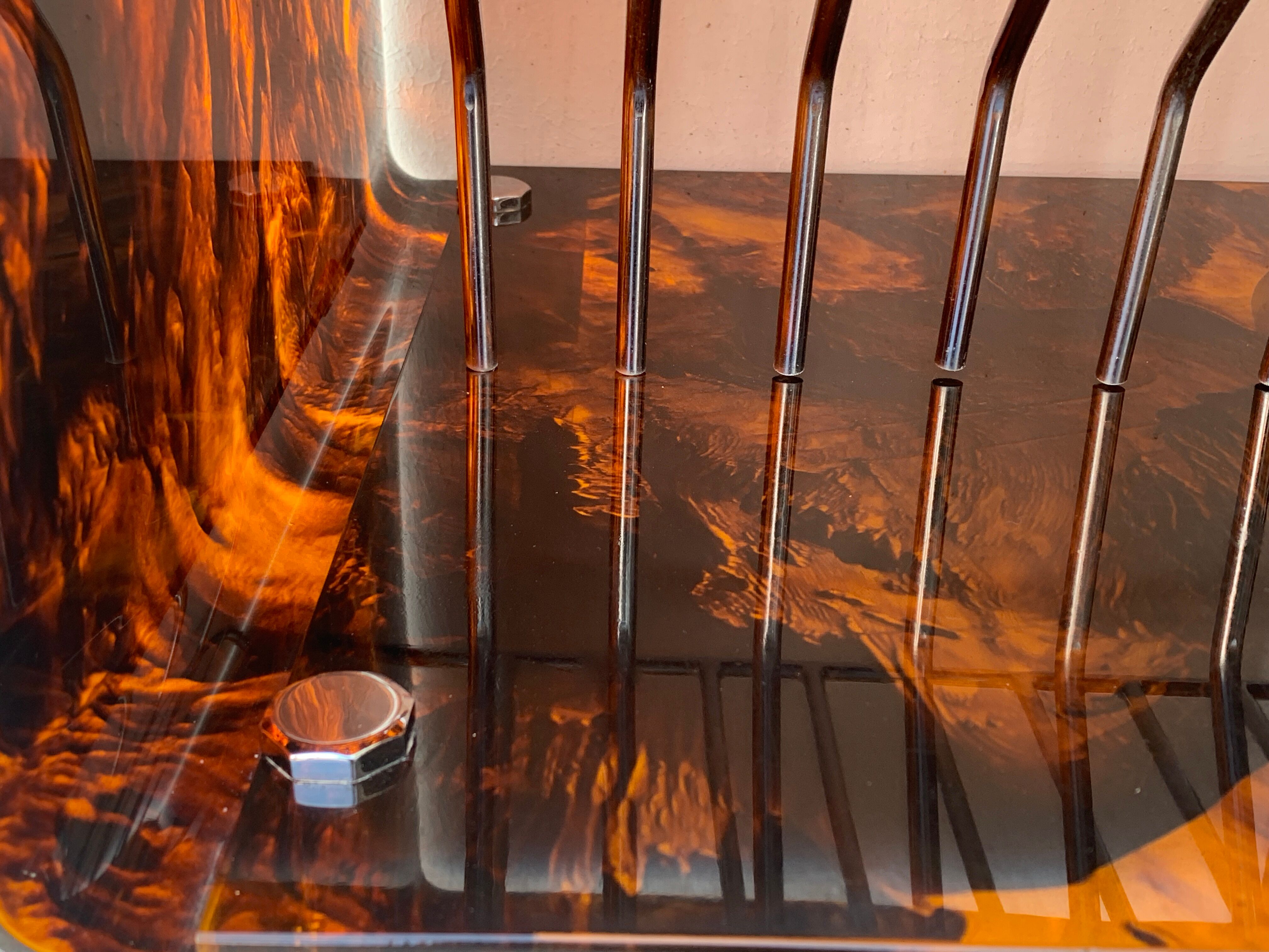 Range records or vinyl range in plexi, turtle scales effect, on wheels, 1970