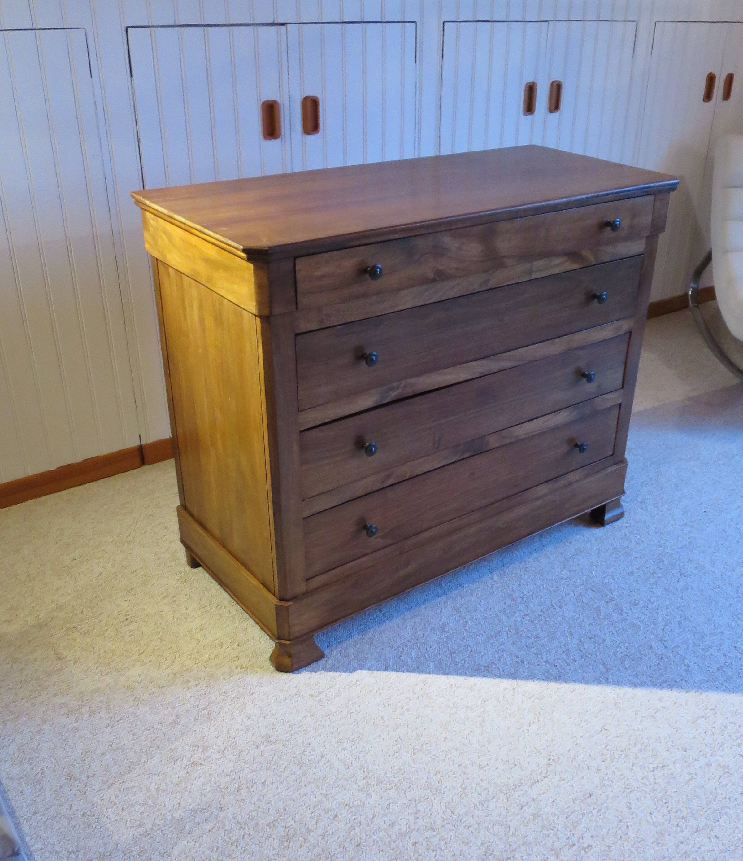 Rare pretty old chest of drawers with 4 drawers - Louis Philippe style in Walnut