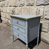 Nightstand/bedside table/small chest of drawers