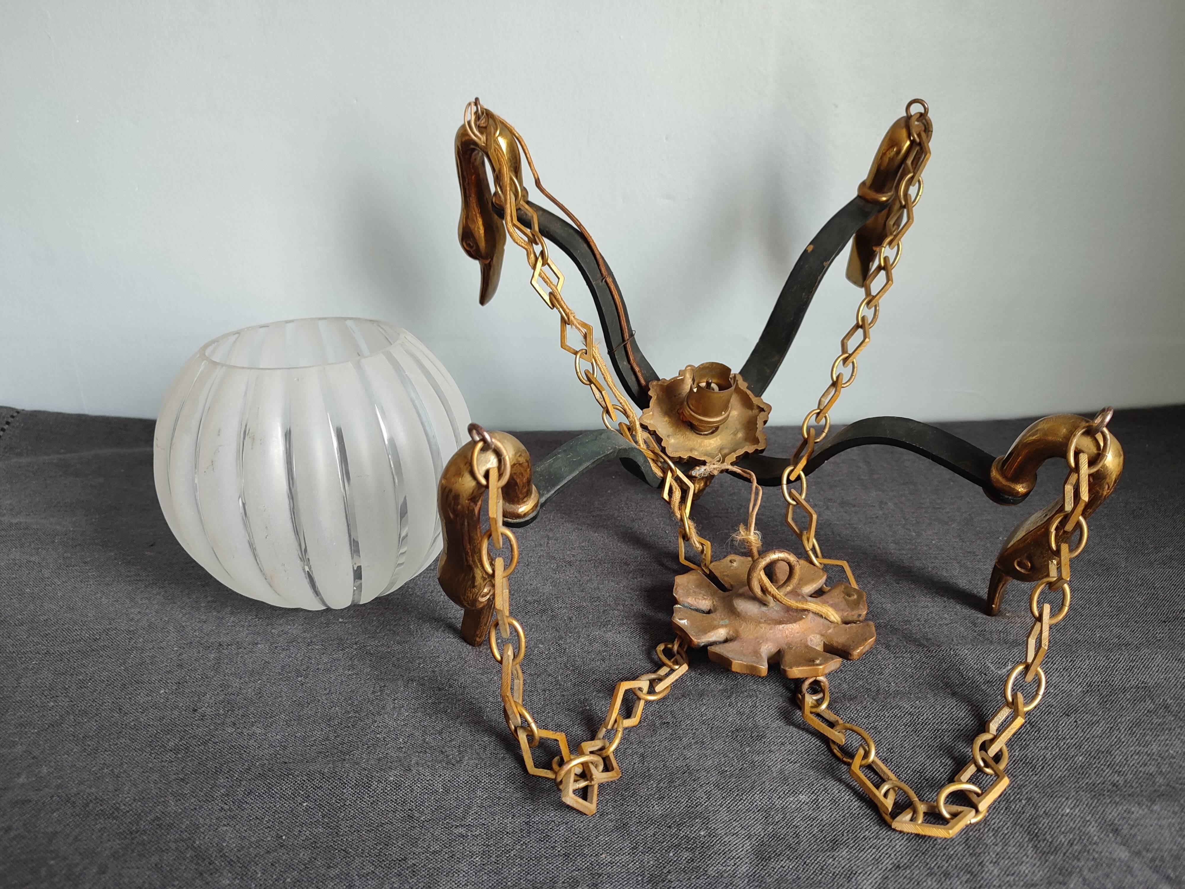Lustre ancien en bronze avec son globe