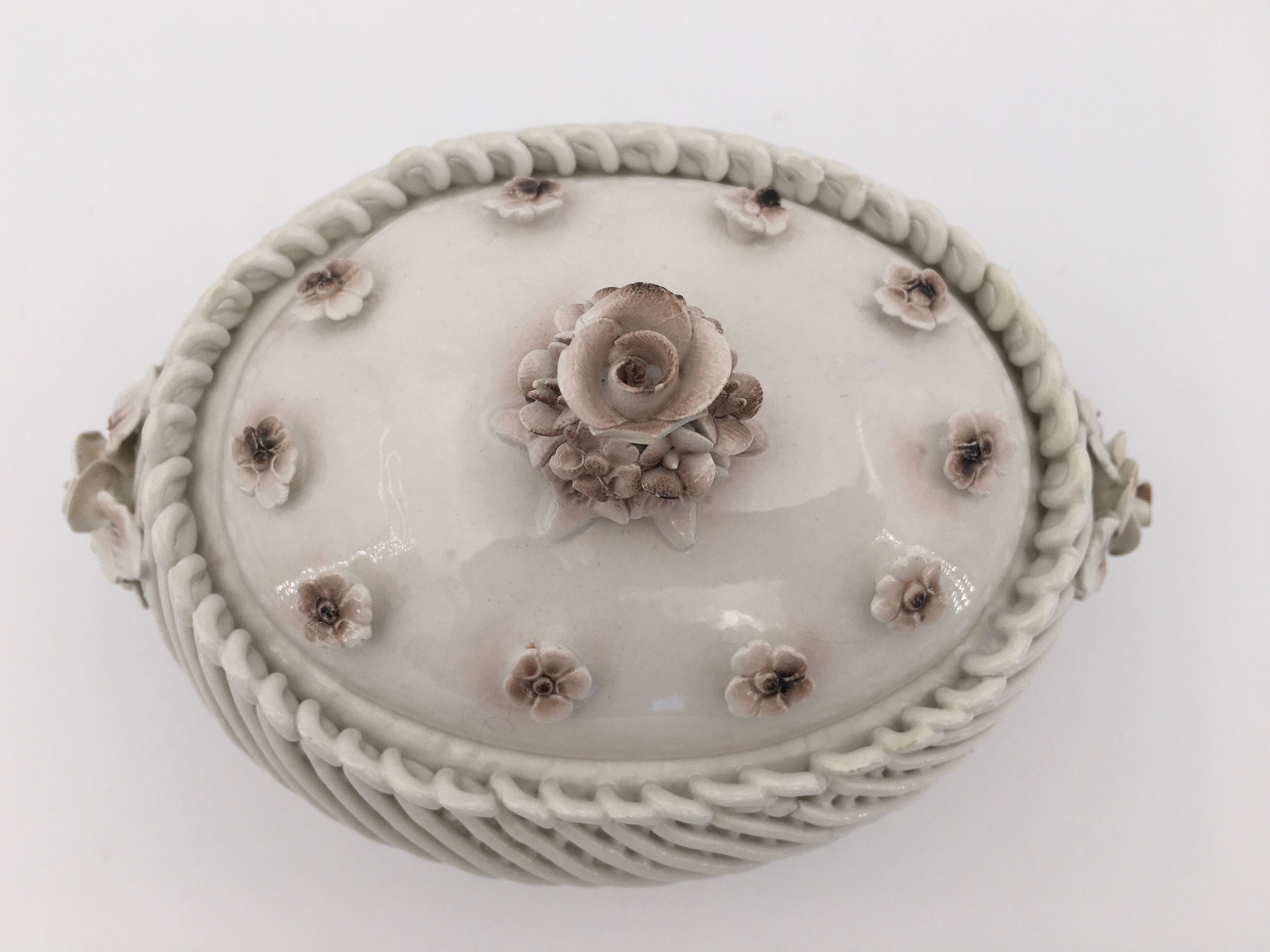 Ancient woven porcelain box, signed C.V.A - early 20th century