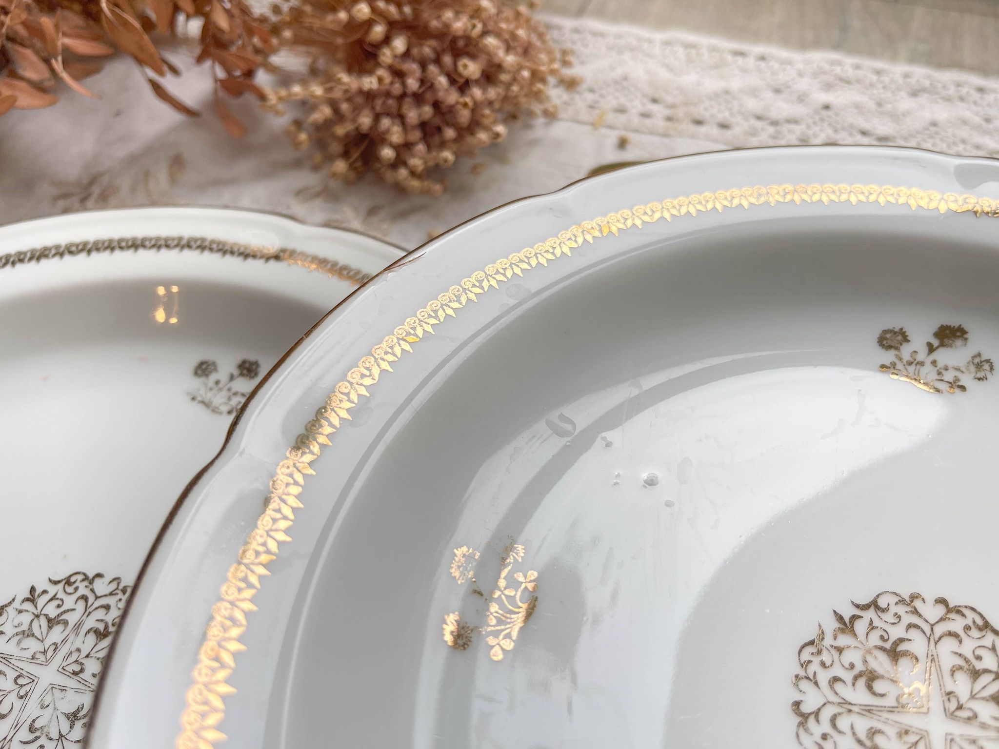 6 Assiettes creuses porcelaine vintage Française motif rosace dorées