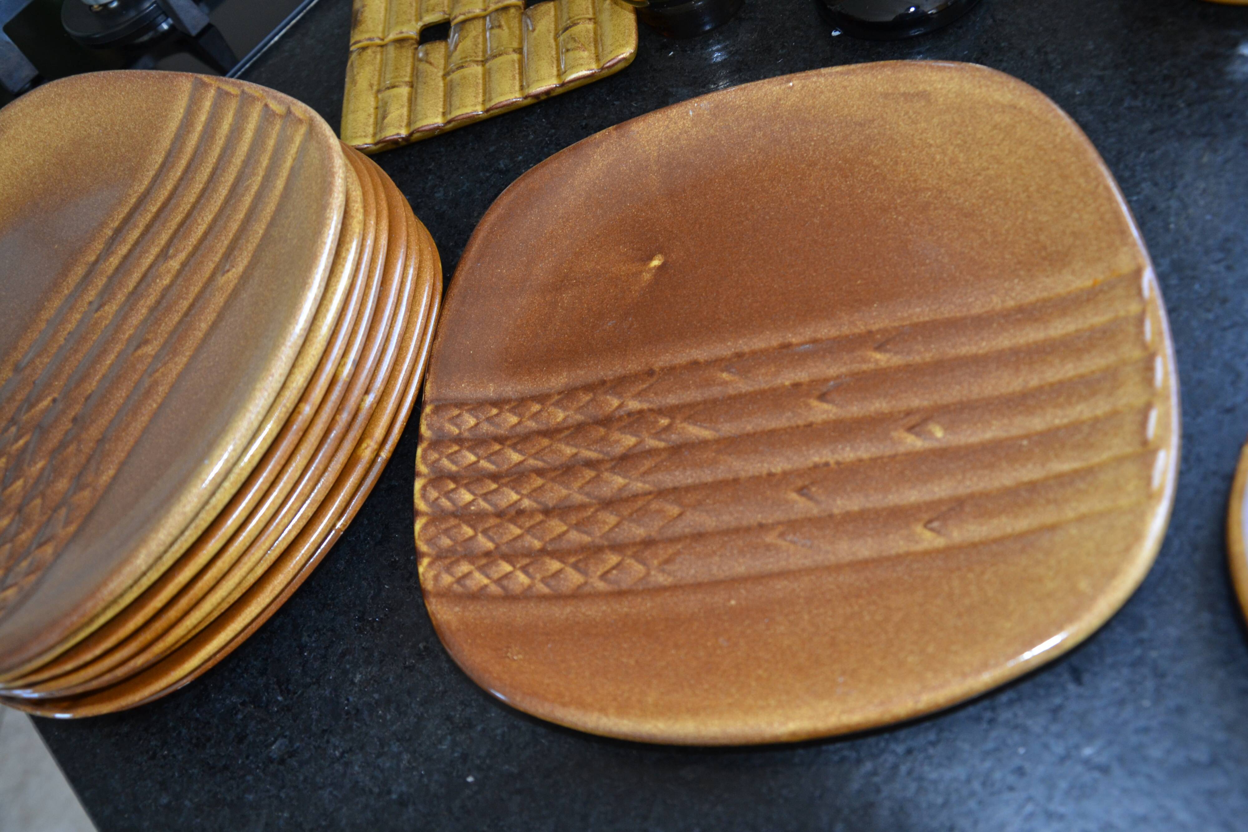 12 flat/asparagus plates from the 70s-80s