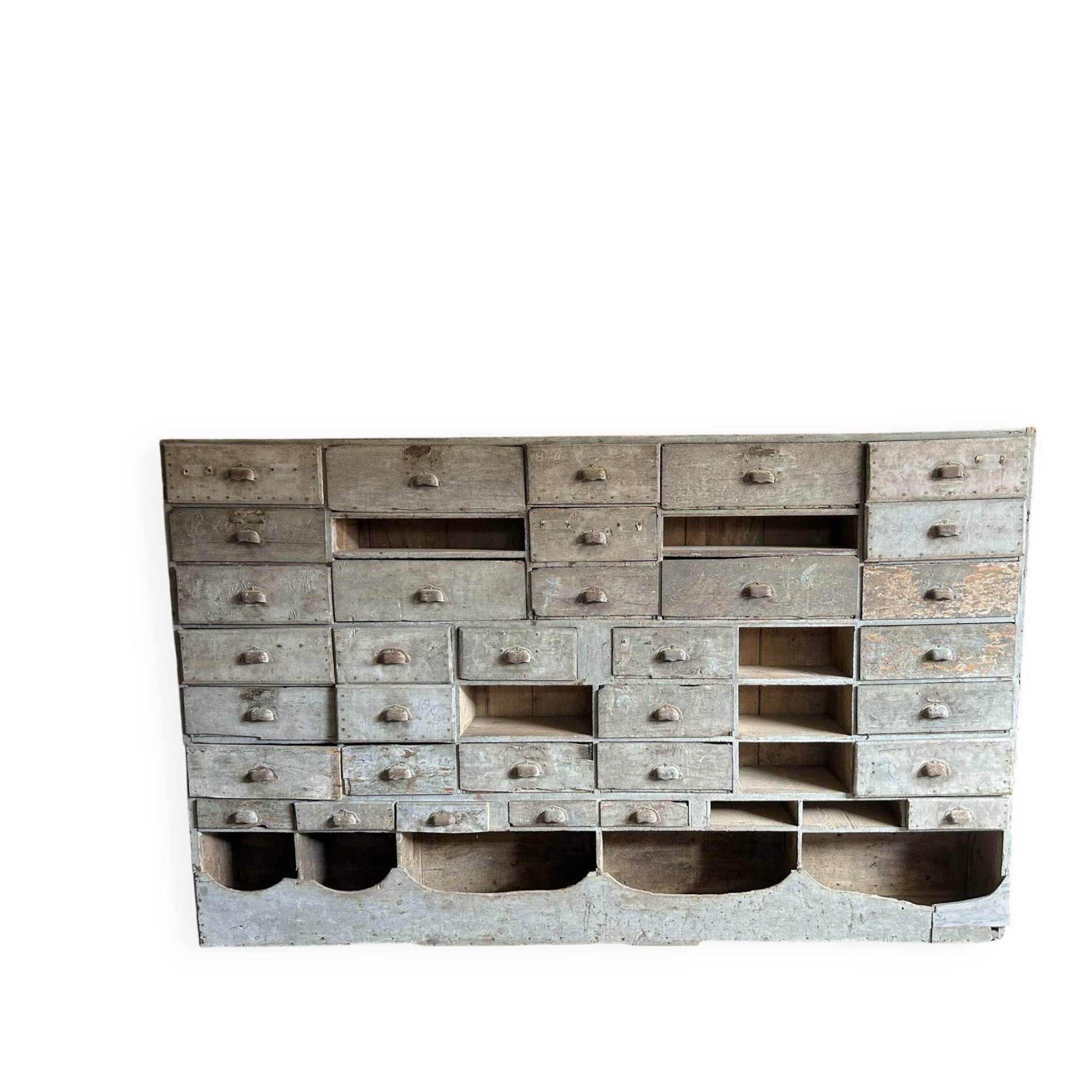 Ancien meuble de quincaillerie, meuble de métier
