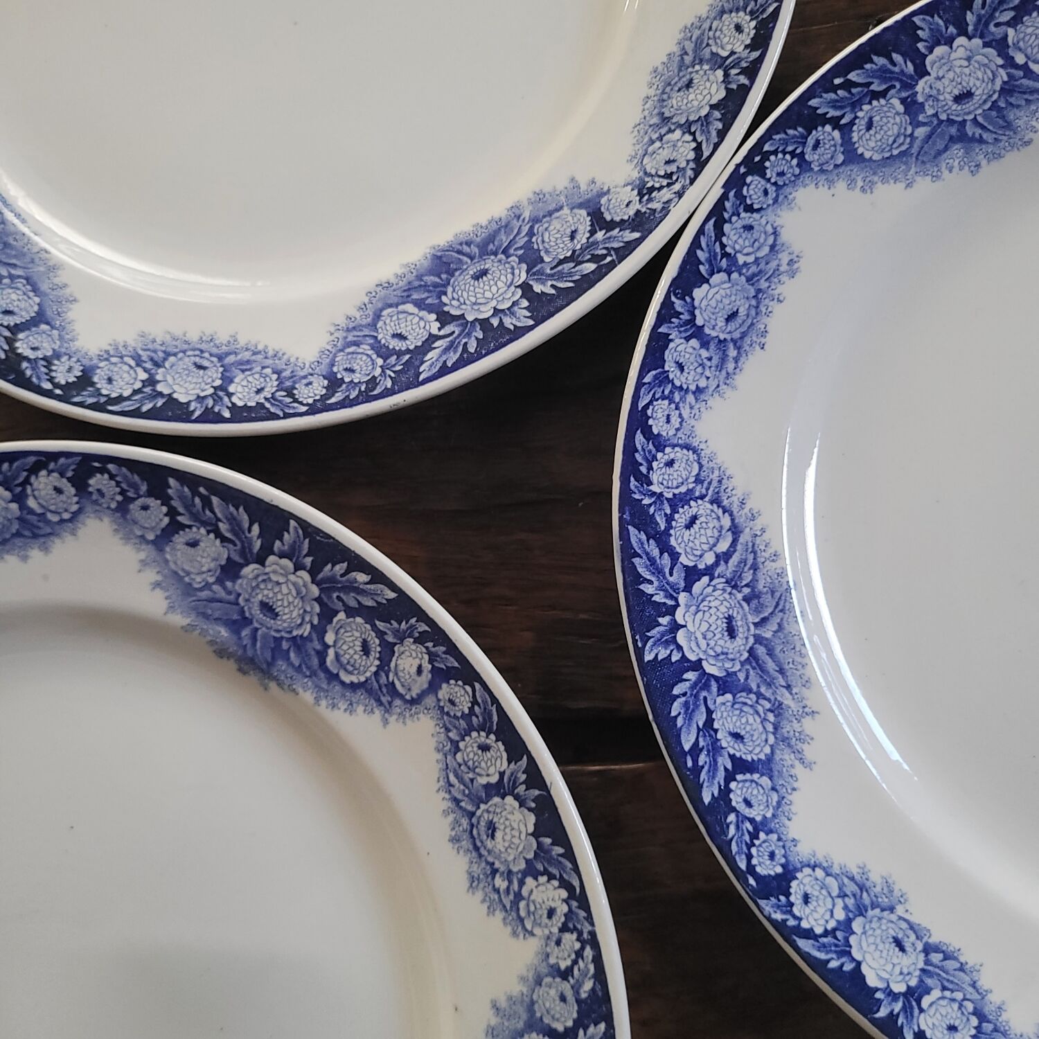 4 assiettes Boch Frères La Louvière – modèle Elvire – décor floral ble