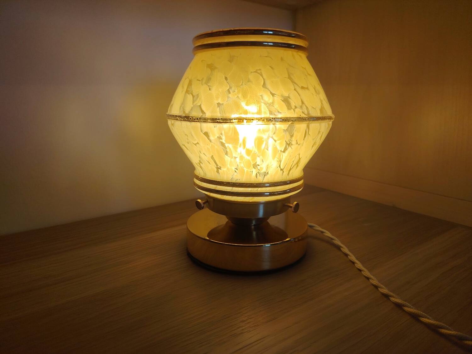 Touch lamp, Clichy glass, creamy yellow