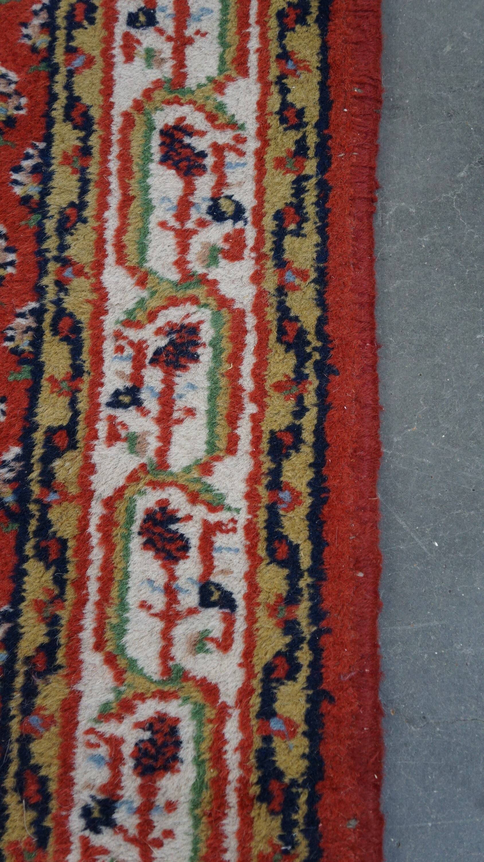 Oriental style rug with a classic print 165x92cm