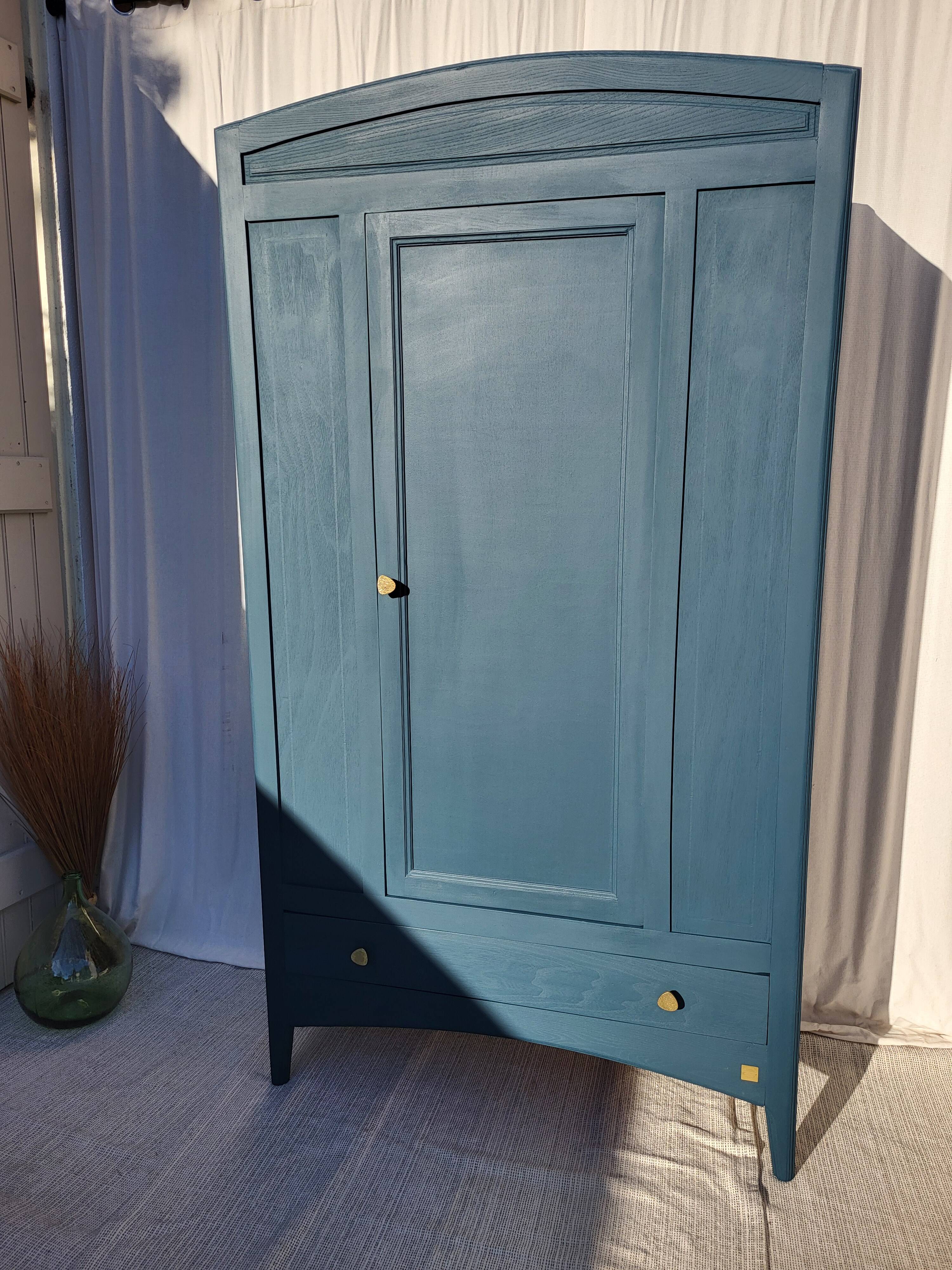 Armoire Parisienne d'hôtel