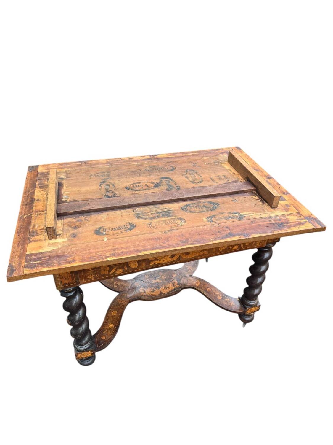 Dutch salon 1900, table and 4 chairs in marquetry stamped IDRAC.