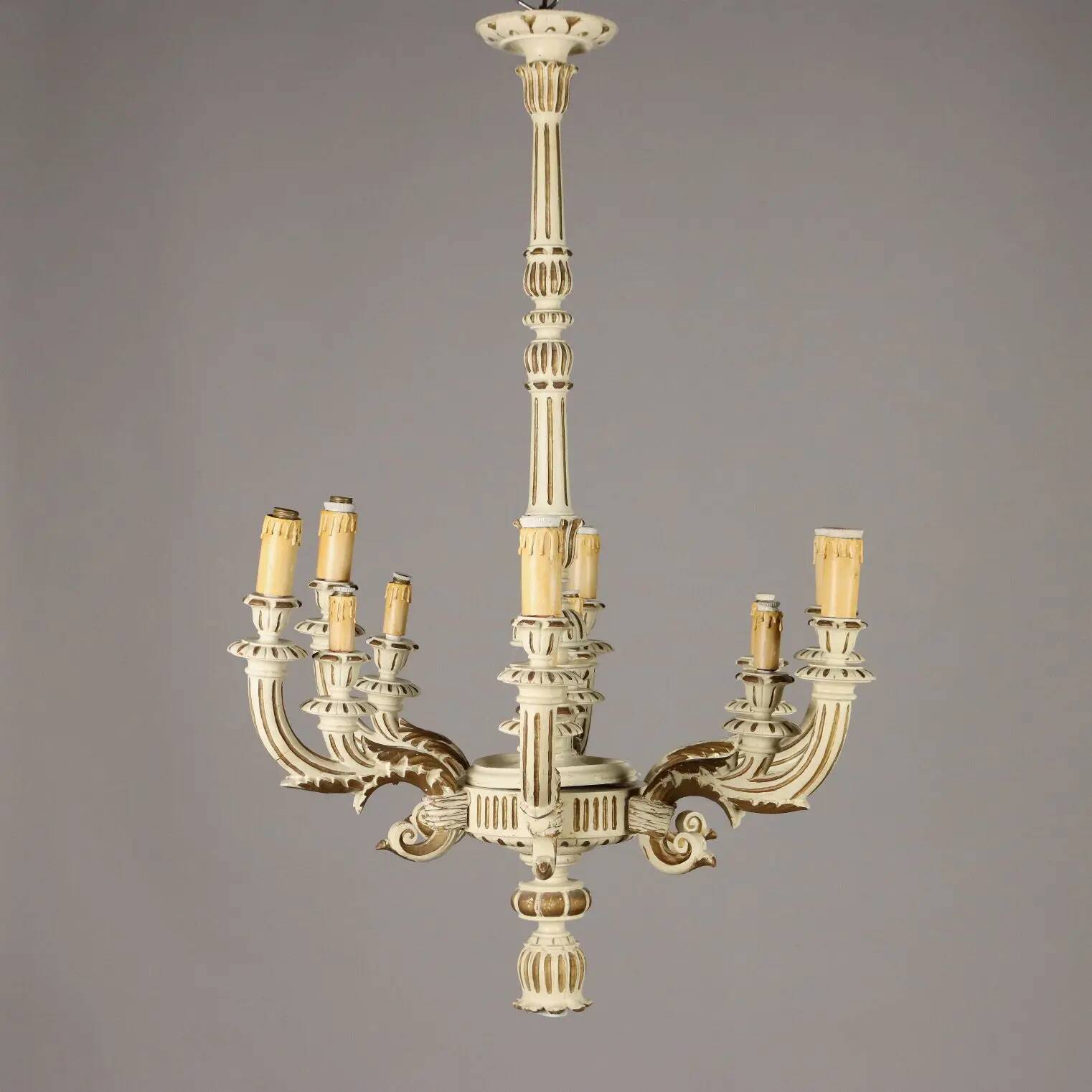 Antique chandelier in gilded and lacquered wood, Italy, 20th century.
