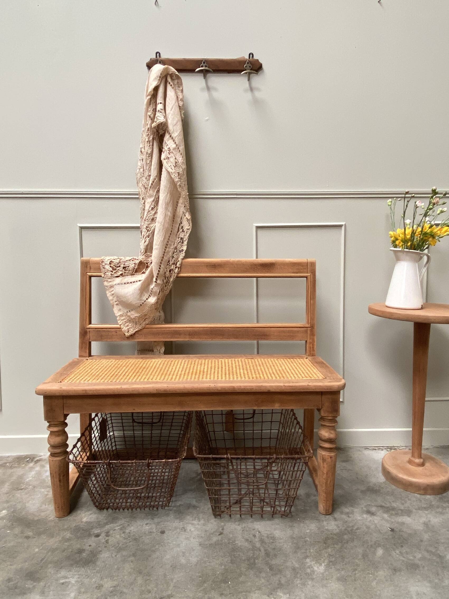 Banc en chêne et cannage